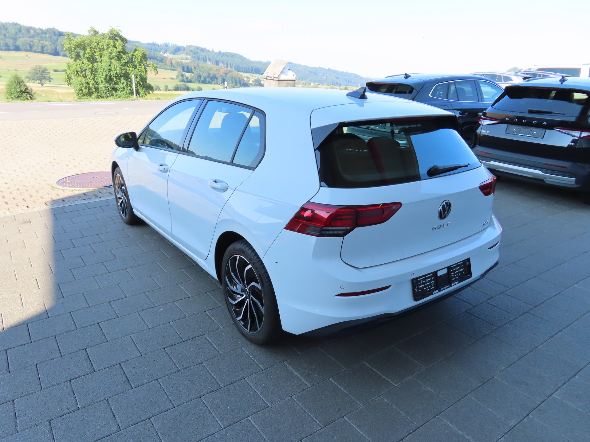 VW Golf 1.0 eTSI mHEV ACTLife DSG-image-2
