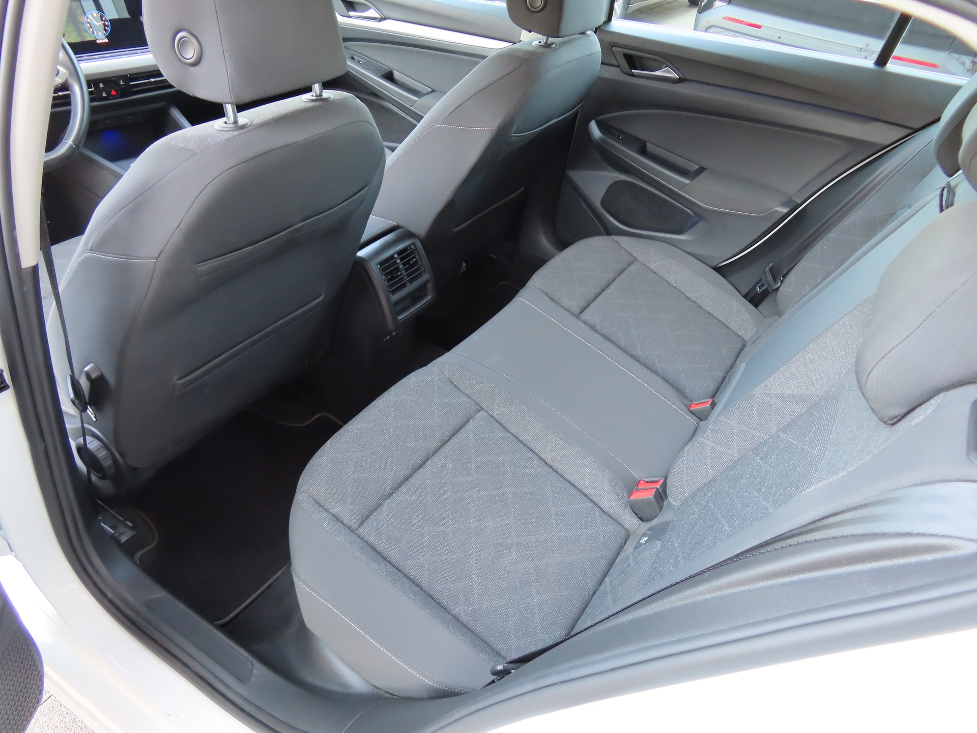 VW Golf 1.0 eTSI mHEV ACTLife DSG-image-11