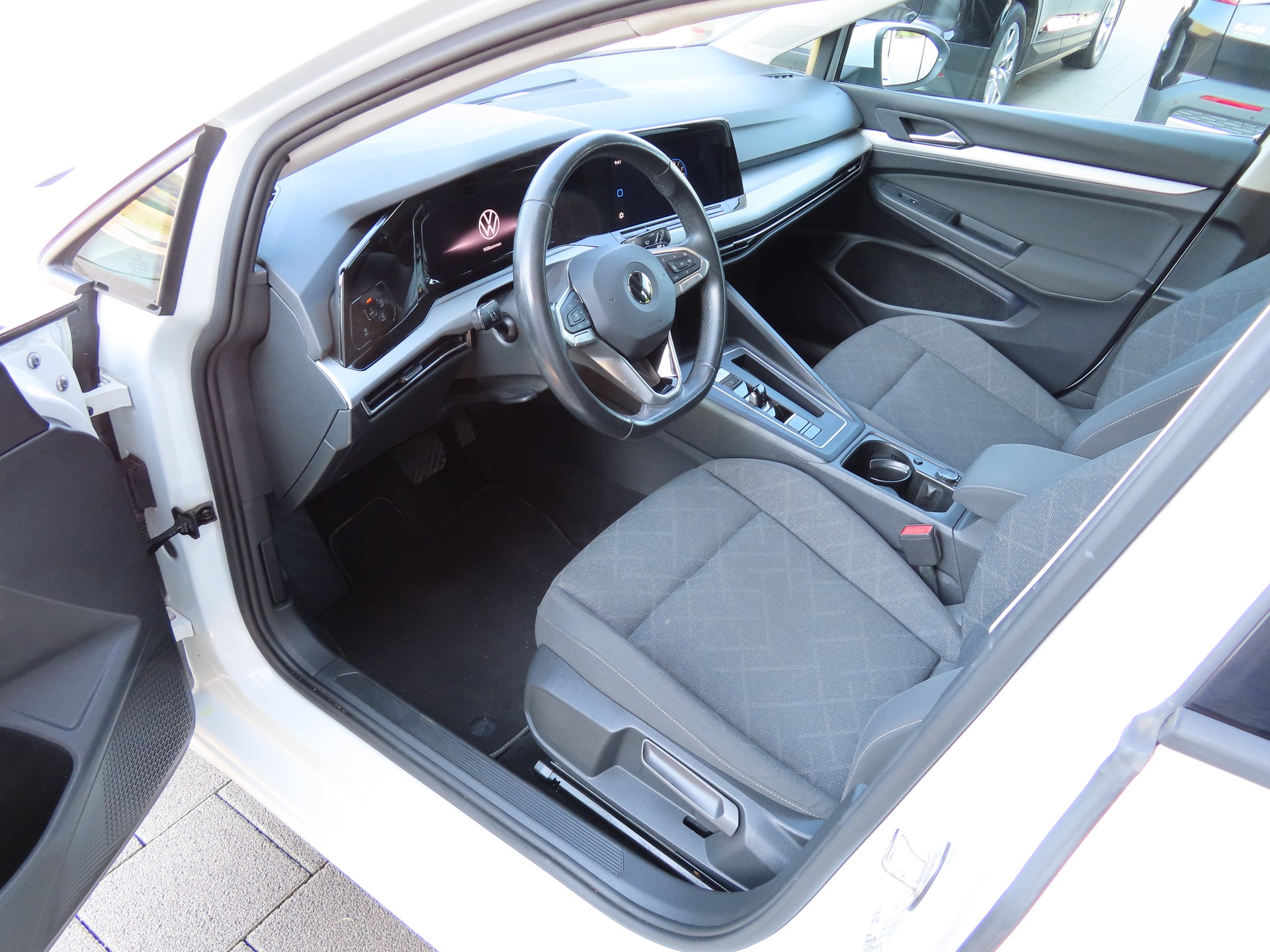 VW Golf 1.0 eTSI mHEV ACTLife DSG-image-6