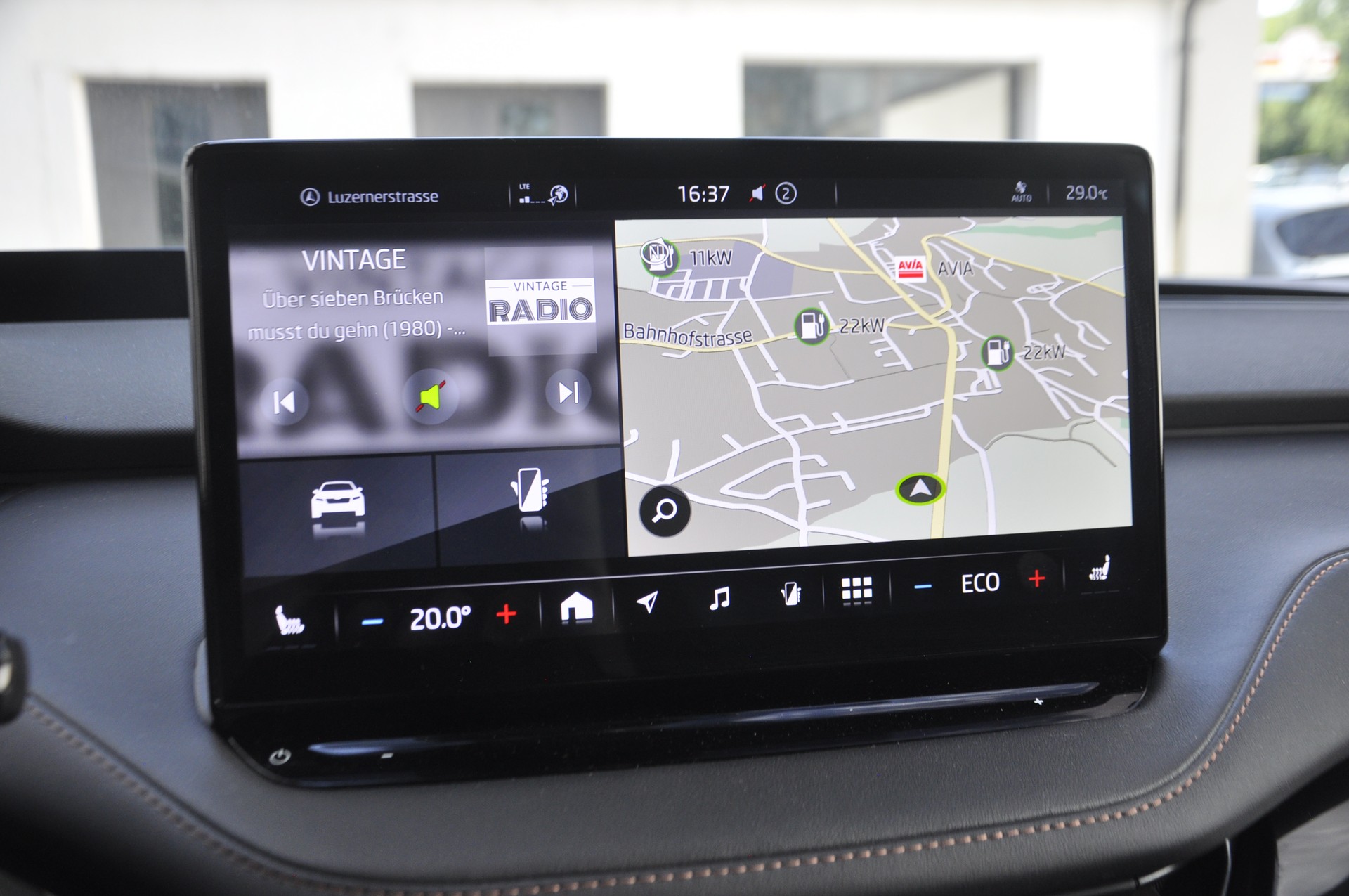 SKODA Enyaq iV 80 Ultra I Anhängerkupplung I Panorama-Glasdach-image-13