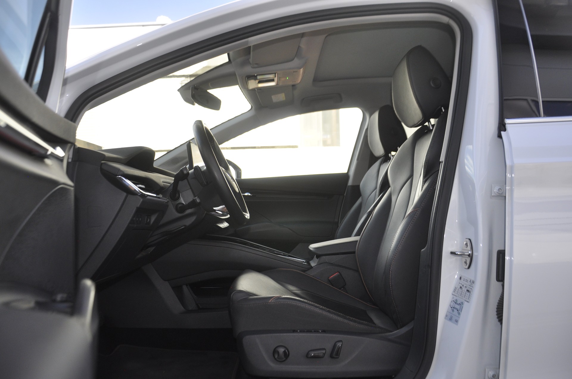 SKODA Enyaq iV 80 Ultra I Anhängerkupplung I Panorama-Glasdach-image-4