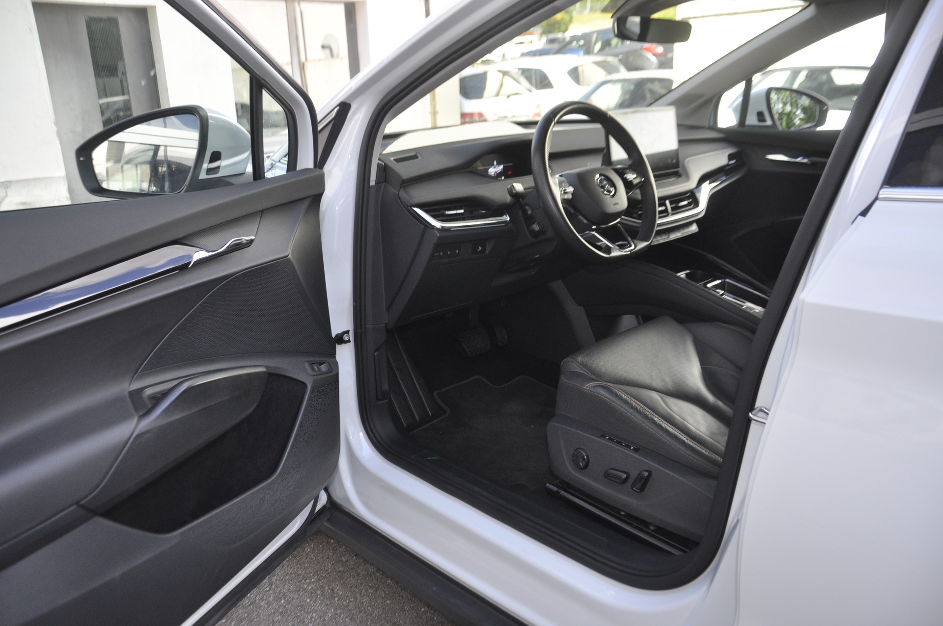 SKODA Enyaq iV 80 Ultra I Anhängerkupplung I Panorama-Glasdach-image-3