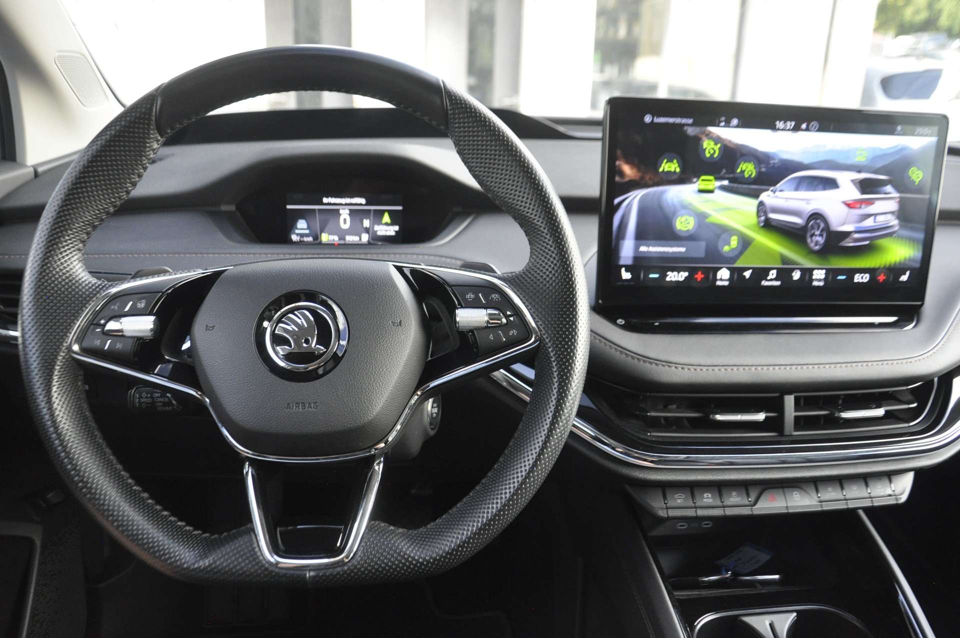 SKODA Enyaq iV 80 Ultra I Anhängerkupplung I Panorama-Glasdach-image-8