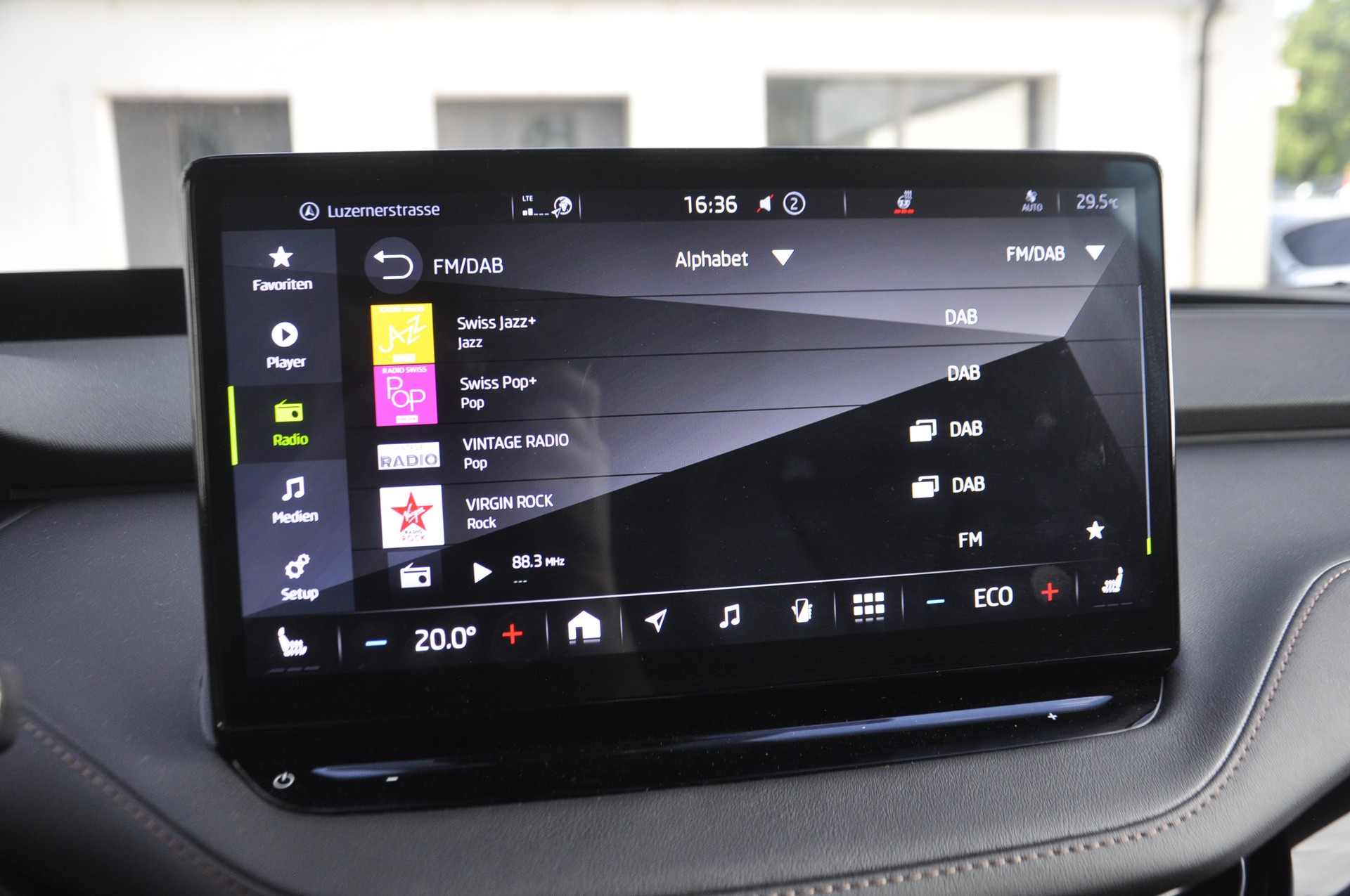 SKODA Enyaq iV 80 Ultra I Anhängerkupplung I Panorama-Glasdach-image-11