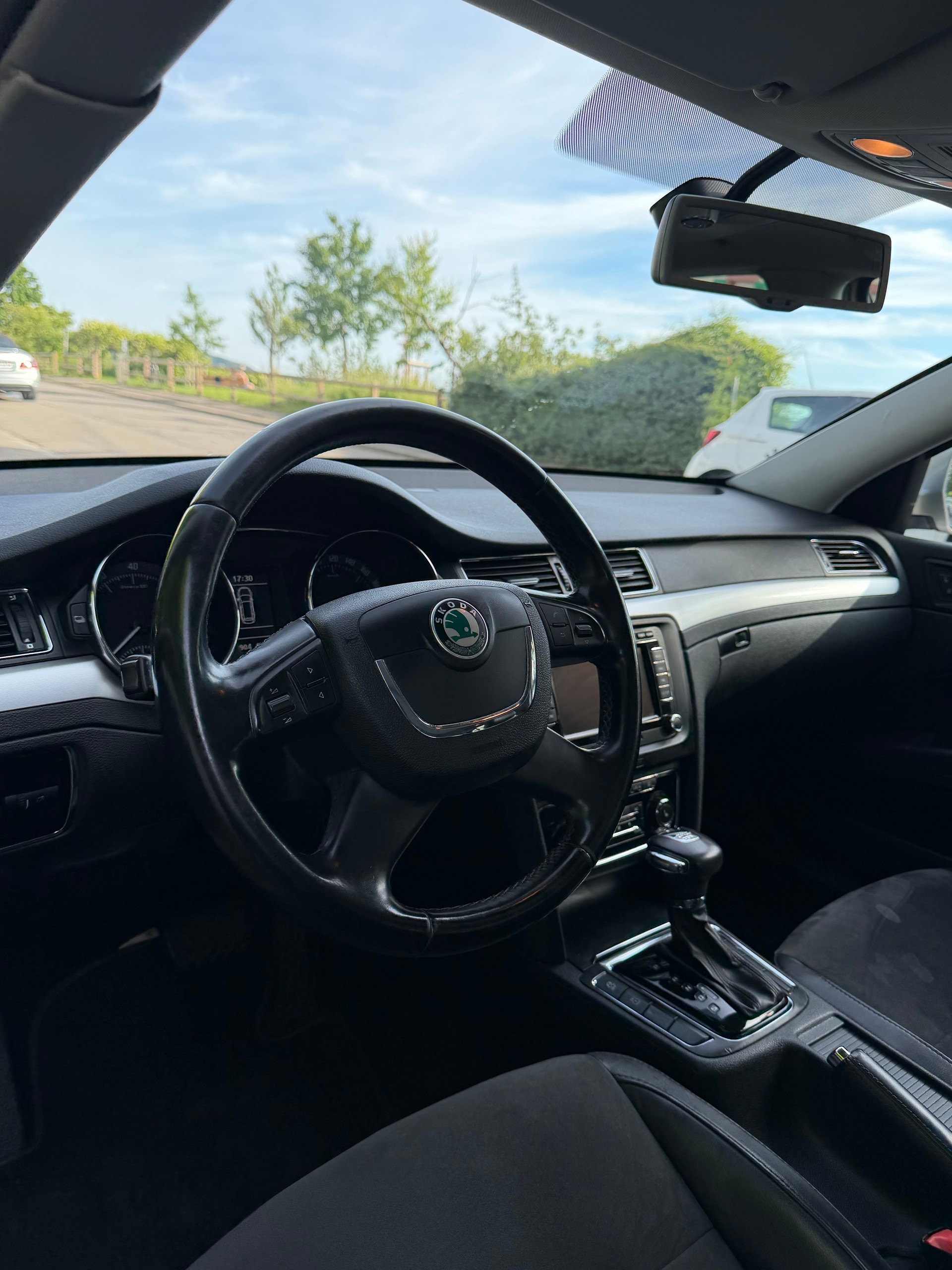SKODA Superb Combi 3.6 FSI Ambition 4x4 DSG-image-10