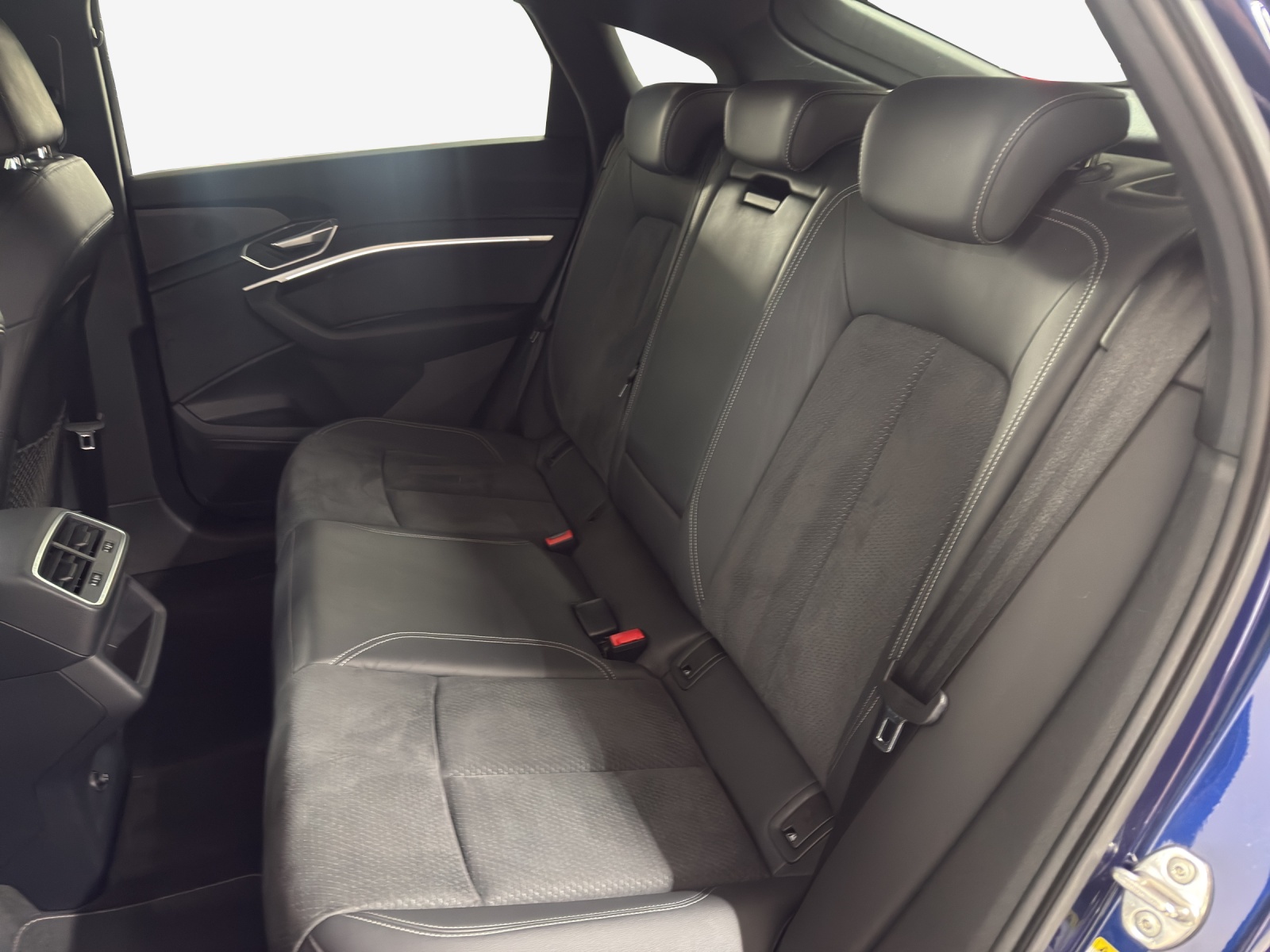 AUDI e-tron 55 Sportback S Line Black Edition quattro-image-11