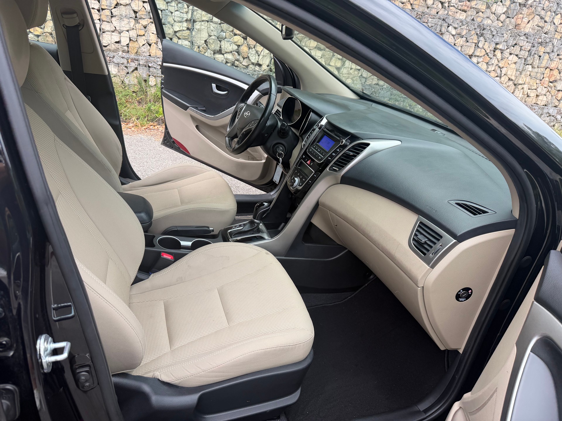 HYUNDAI i30 1.6 GDI Style Automatic-image-10
