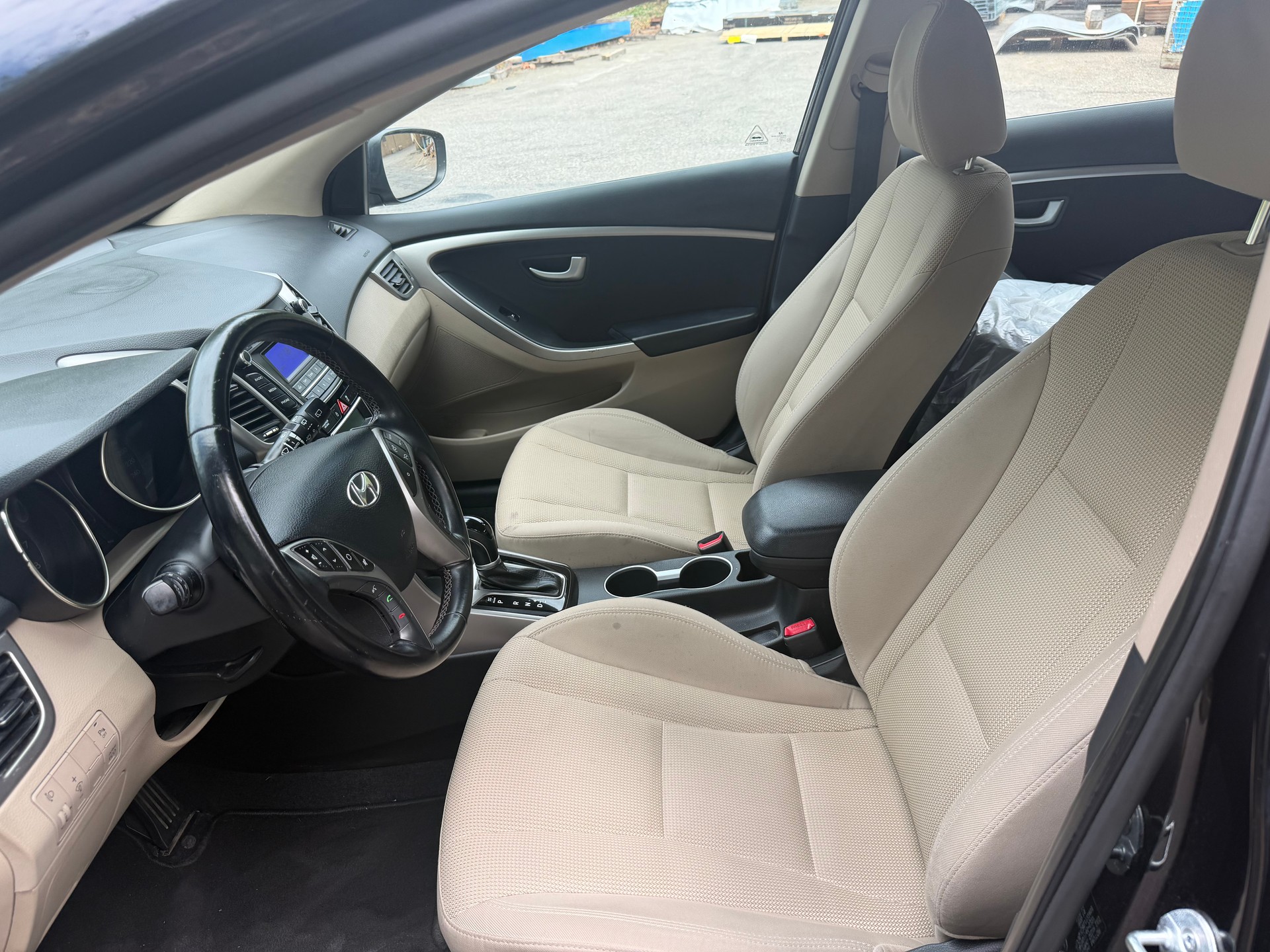 HYUNDAI i30 1.6 GDI Style Automatic-image-9