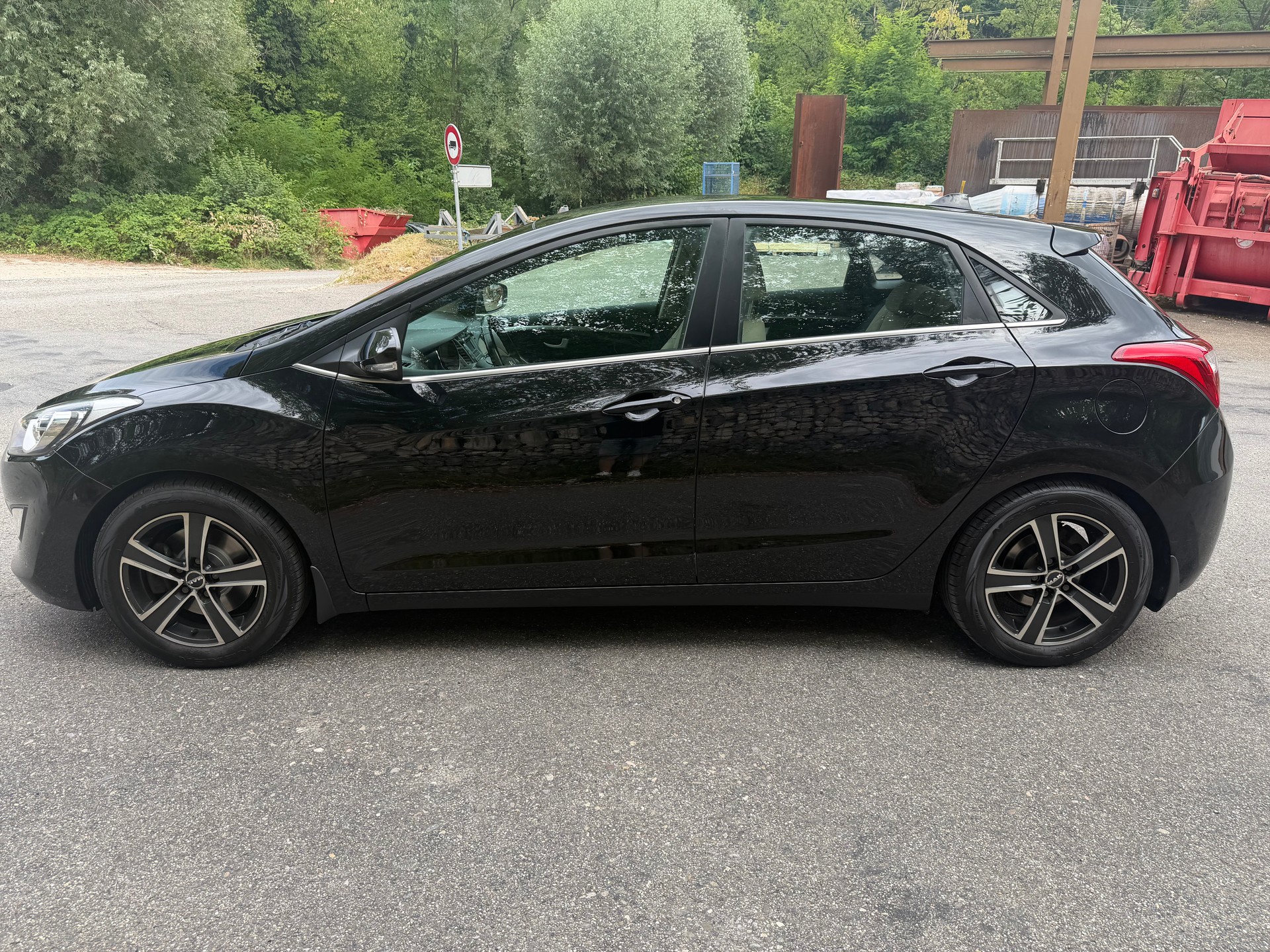 HYUNDAI i30 1.6 GDI Style Automatic-image-4