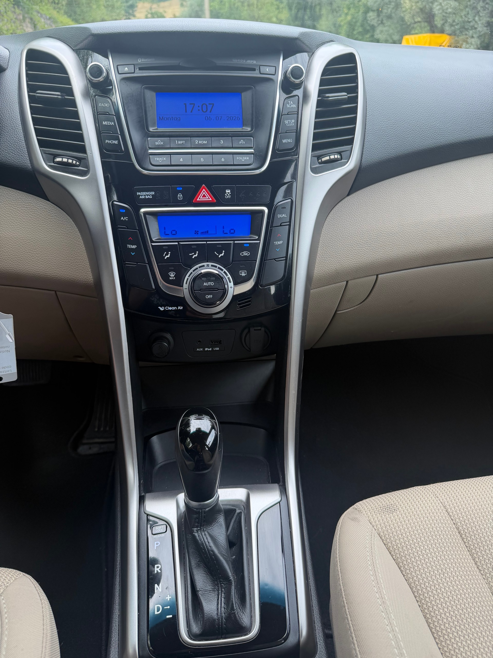 HYUNDAI i30 1.6 GDI Style Automatic-image-8