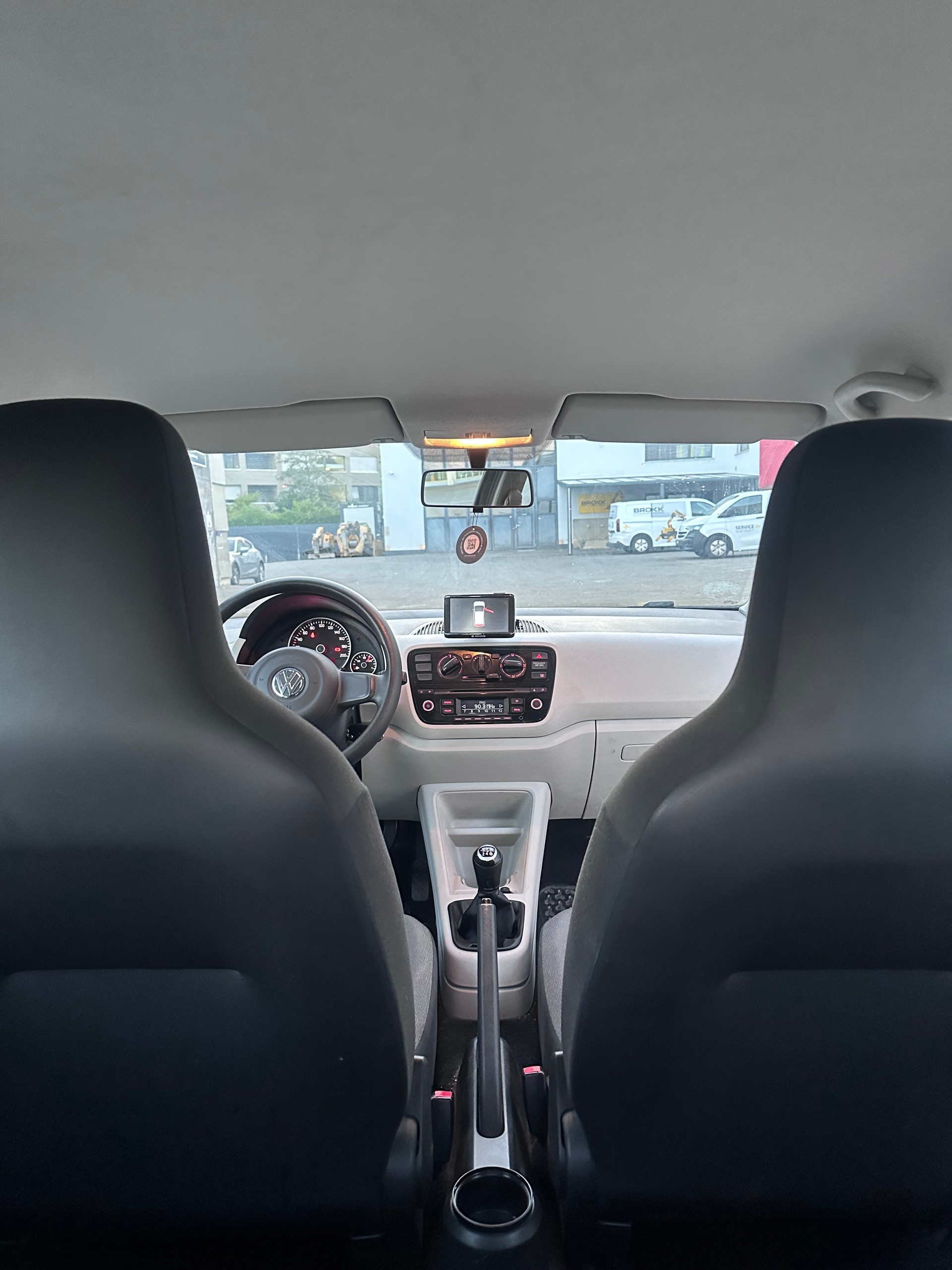 VW Up 1.0 move up, Navigation, Bluetooth, 8 Fach Komplett Räder, Frisch ab MFK 14.4.2026-image-10