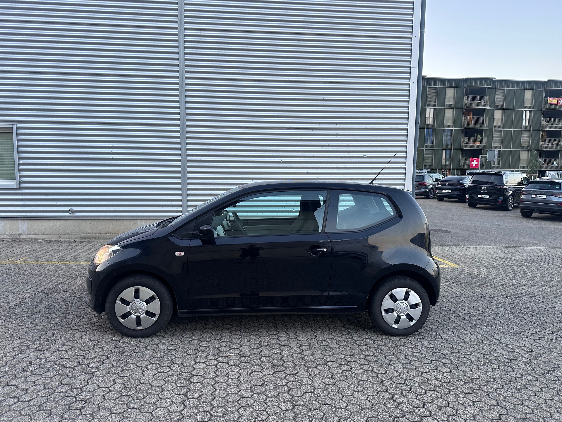 VW Up 1.0 move up, Navigation, Bluetooth, 8 Fach Komplett Räder, Frisch ab MFK 14.4.2026-image-3