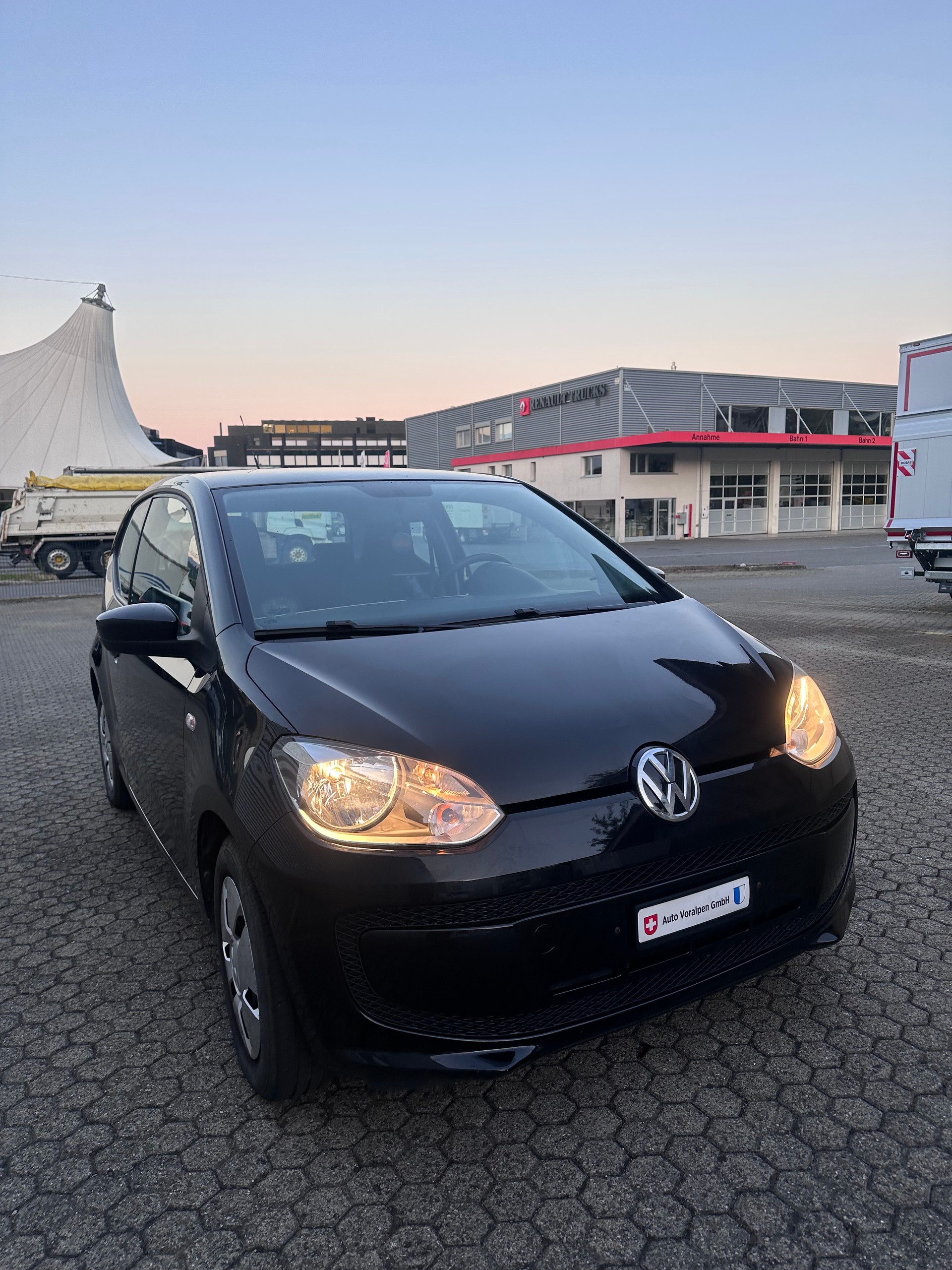 VW Up 1.0 move up, Navigation, Bluetooth, 8 Fach Komplett Räder, Frisch ab MFK 14.4.2026-image-1