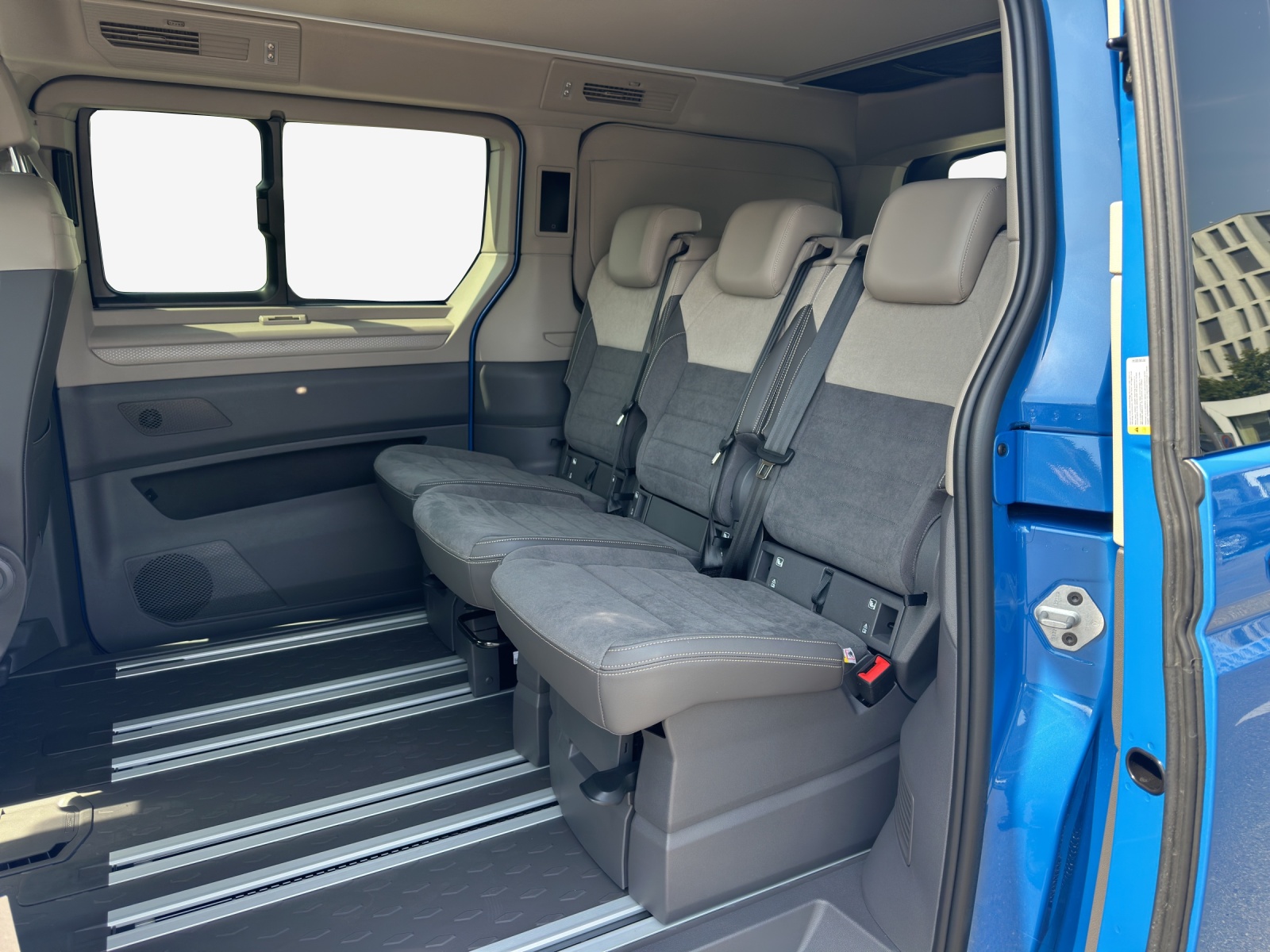VW California 2.0 TDI Beach Tour-image-11