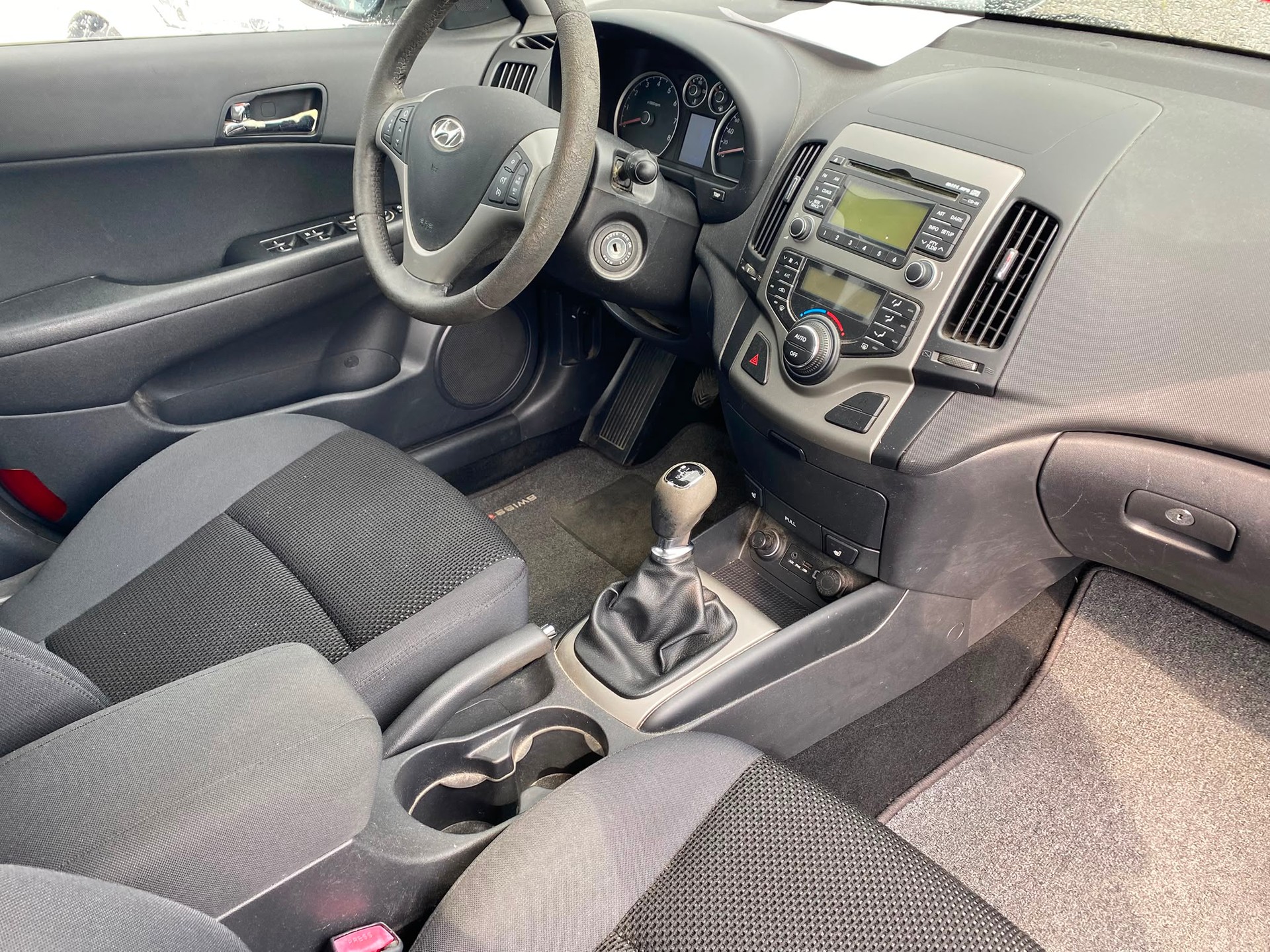 HYUNDAI i30 Wagon 1.6 Swiss Plus Edition-image-11