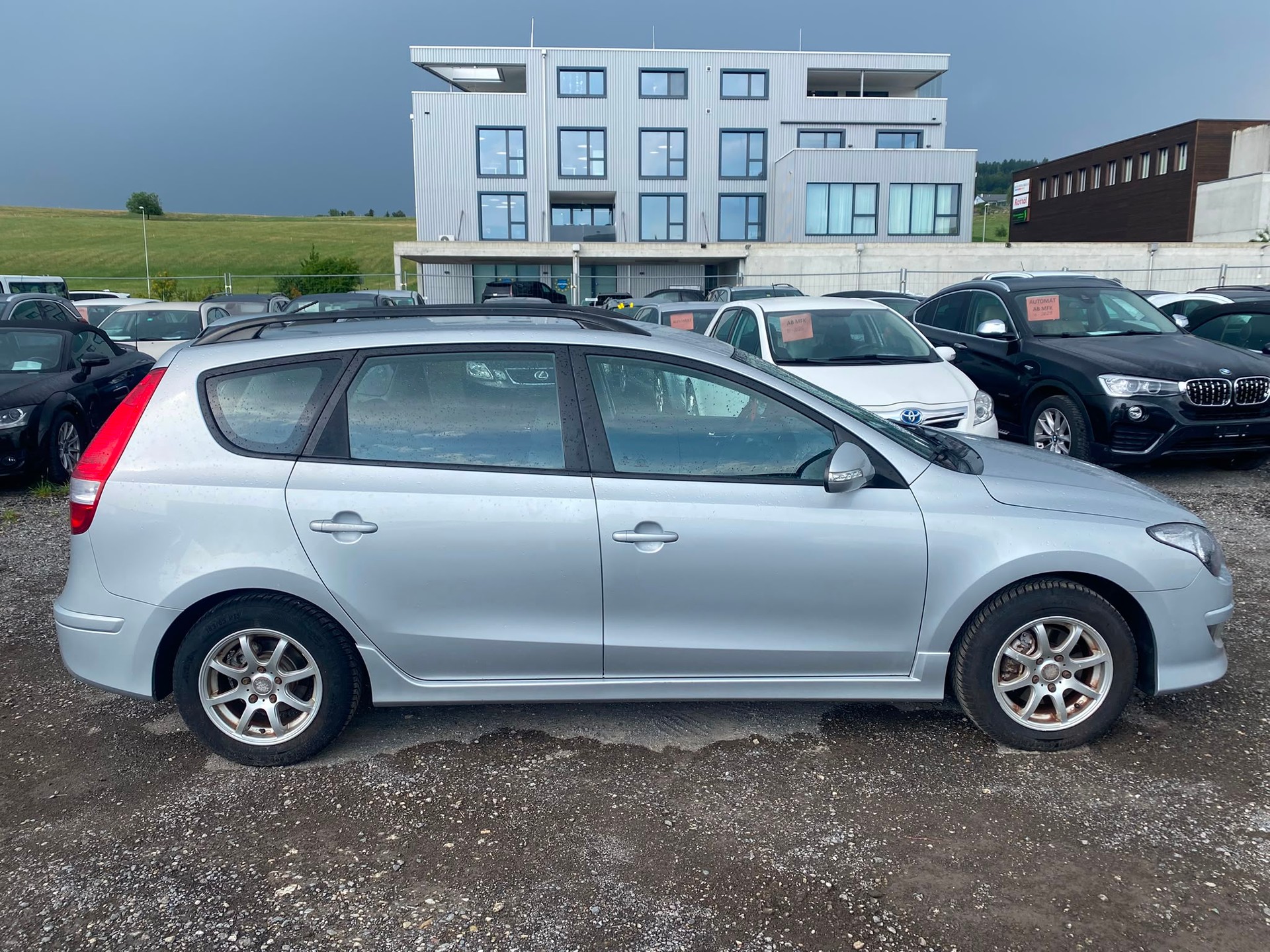 HYUNDAI i30 Wagon 1.6 Swiss Plus Edition-image-2