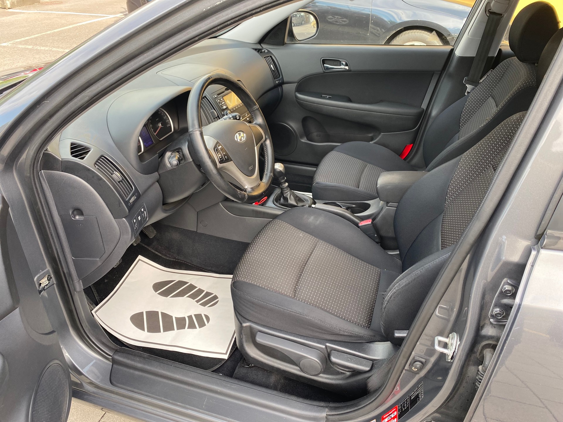 HYUNDAI i30 1.6 Style-image-6