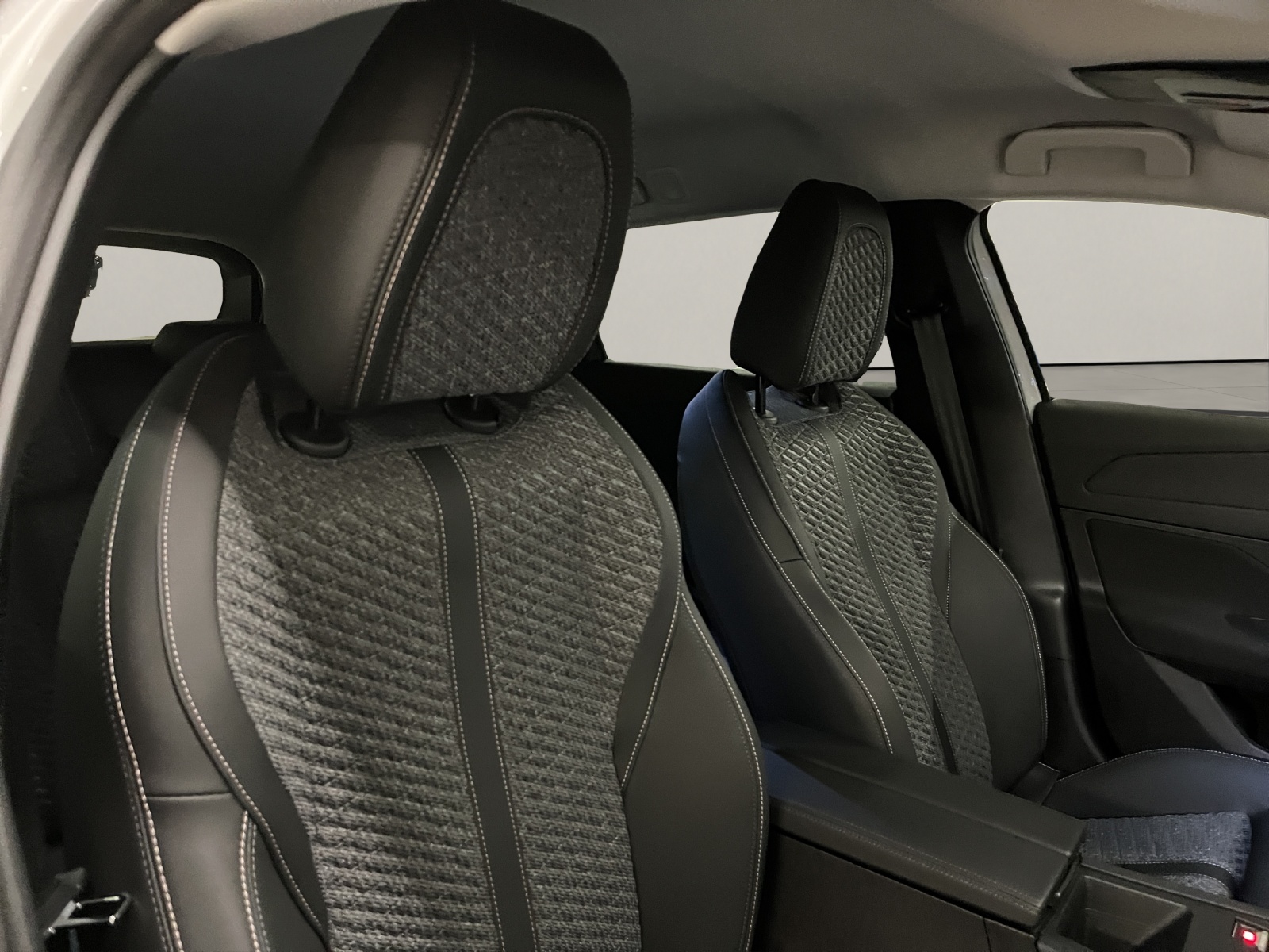 PEUGEOT 308 SW 1.2 Hybrid Business-image-14
