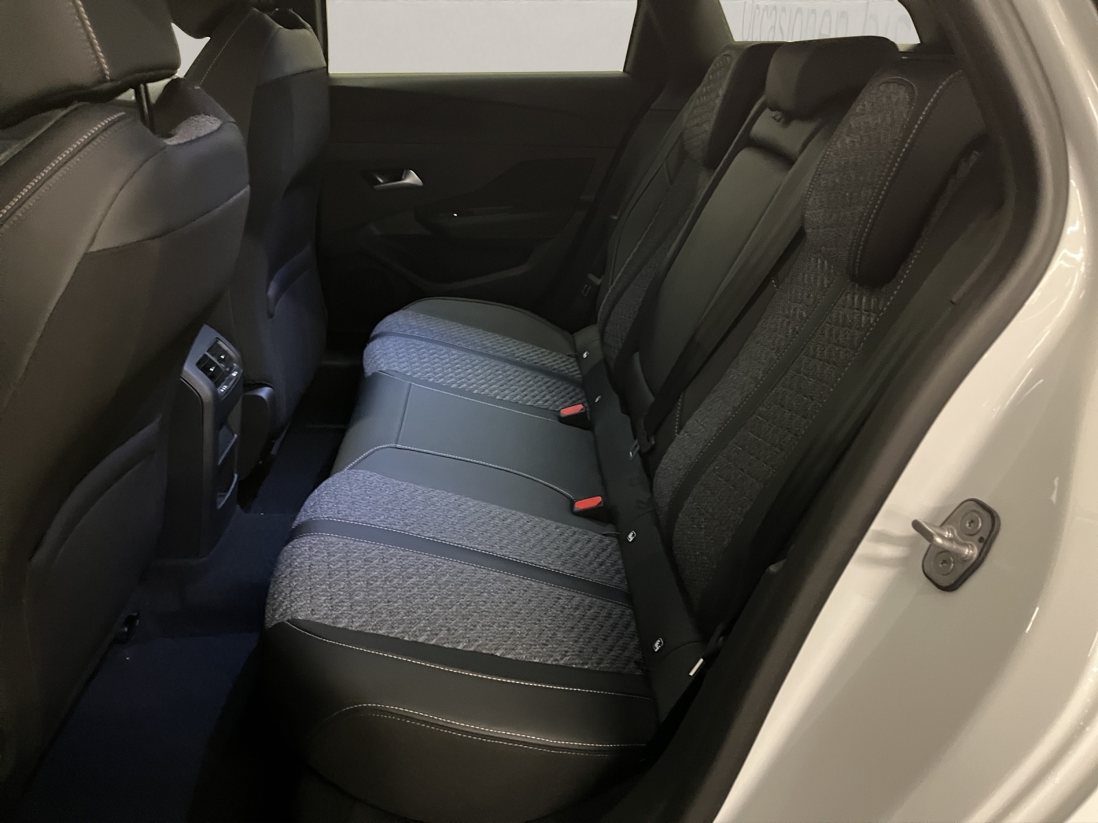 PEUGEOT 308 SW 1.2 Hybrid Business-image-13