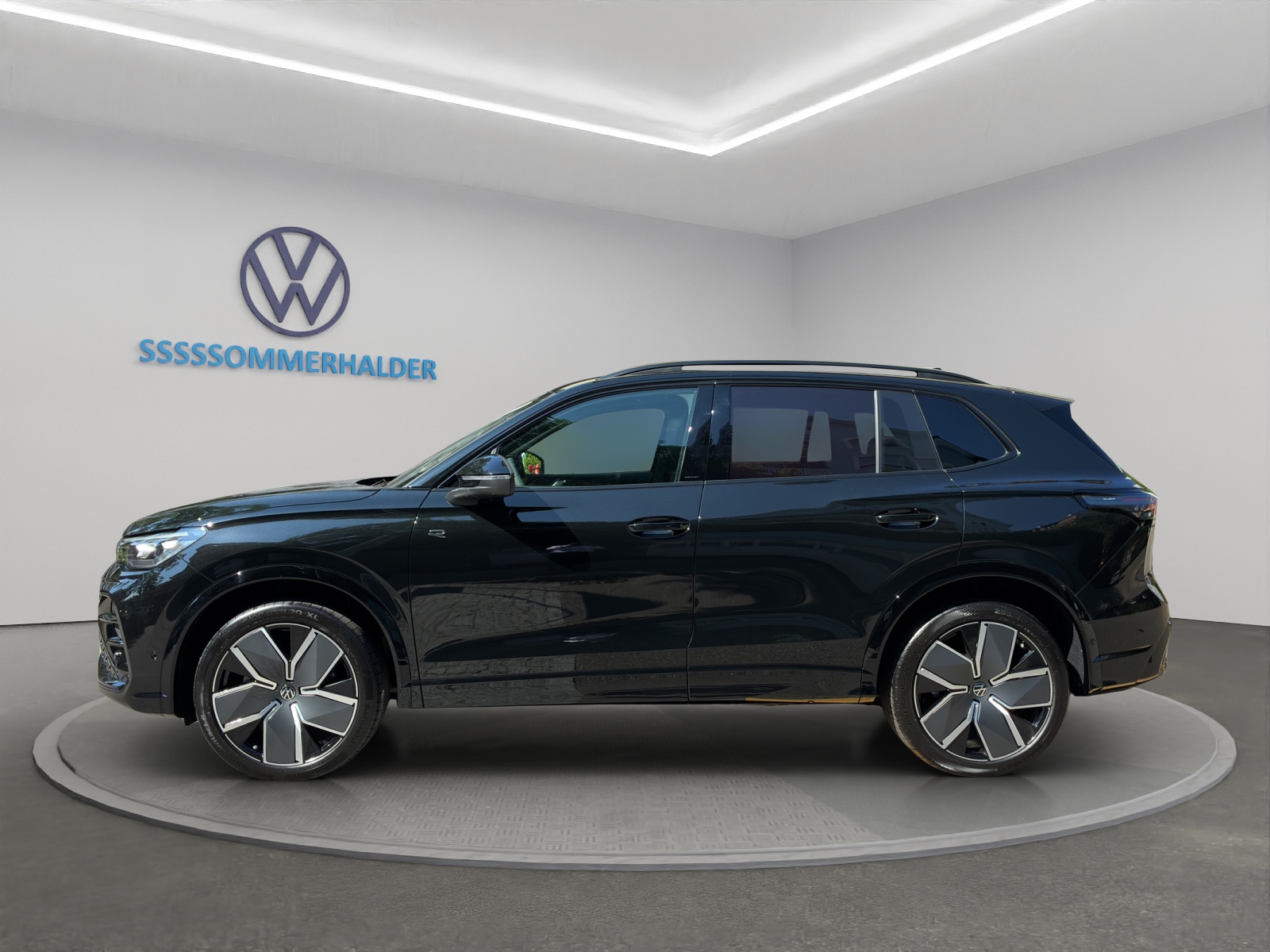 VW Tiguan 2.0 TSI DSG R-Line Plus 4Motion-showroom-element-1