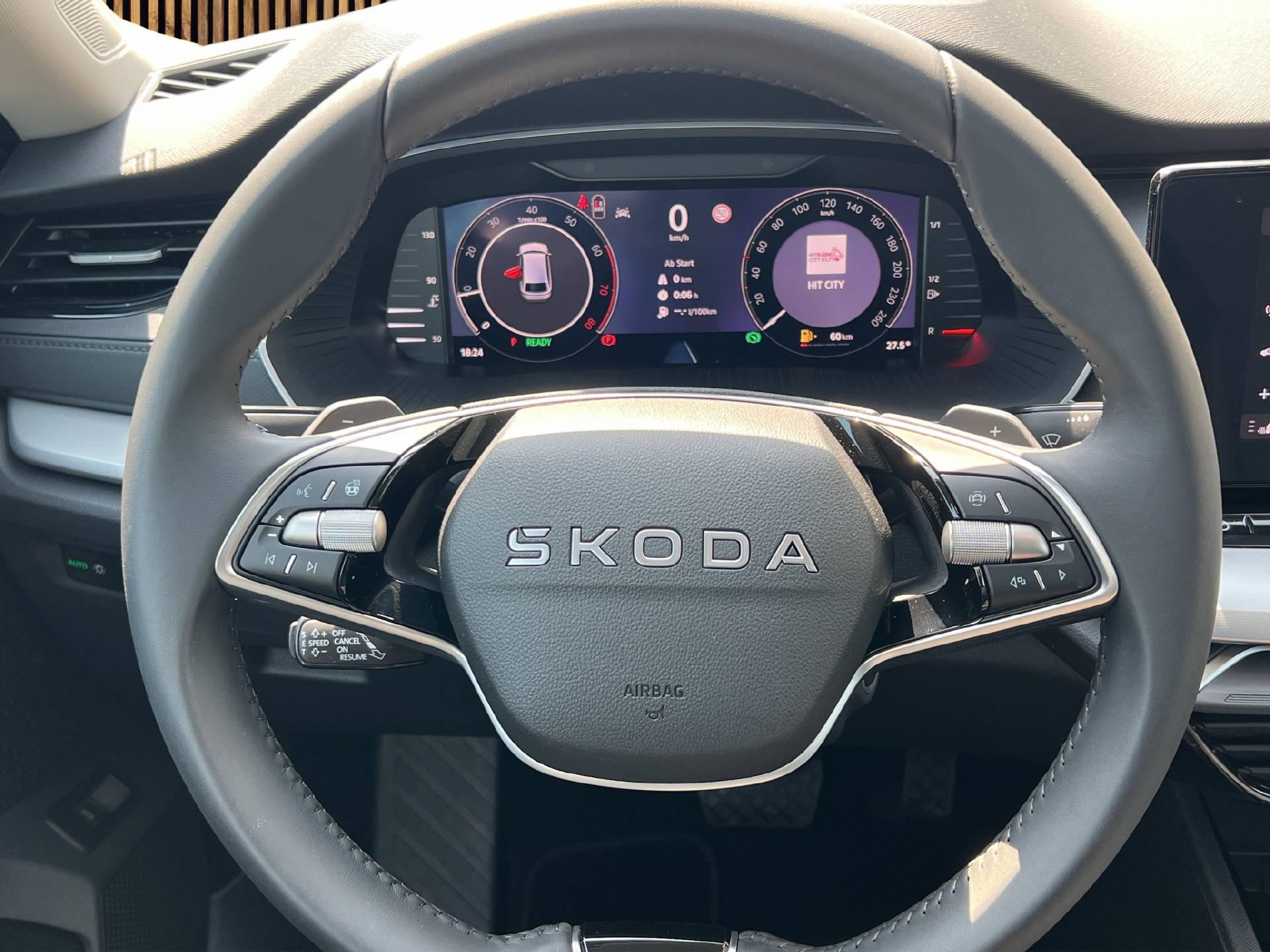 SKODA Octavia Combi 1.5 TSI Selection DSG-image-10