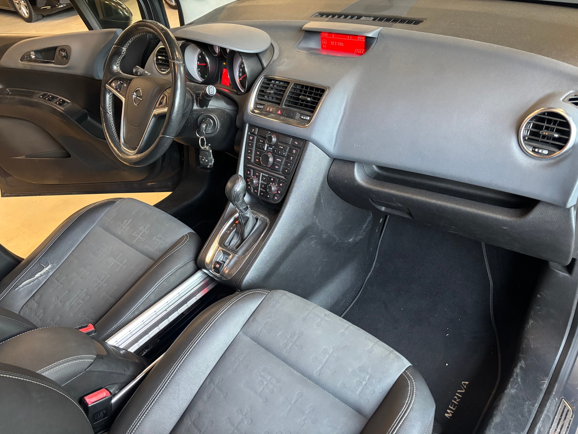 OPEL Meriva 1.4 Turbo Automatic-image-11