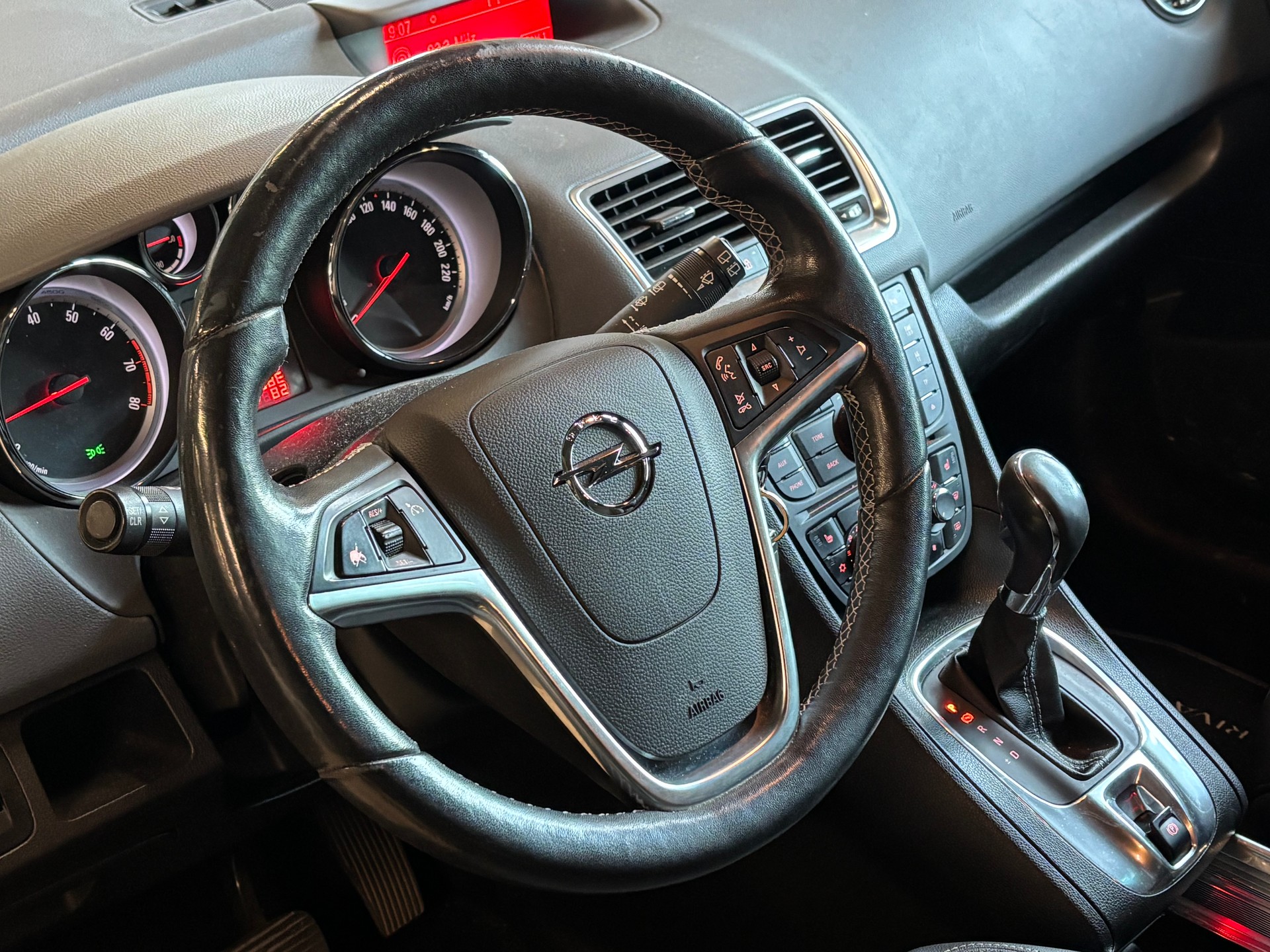 OPEL Meriva 1.4 Turbo Automatic-image-14
