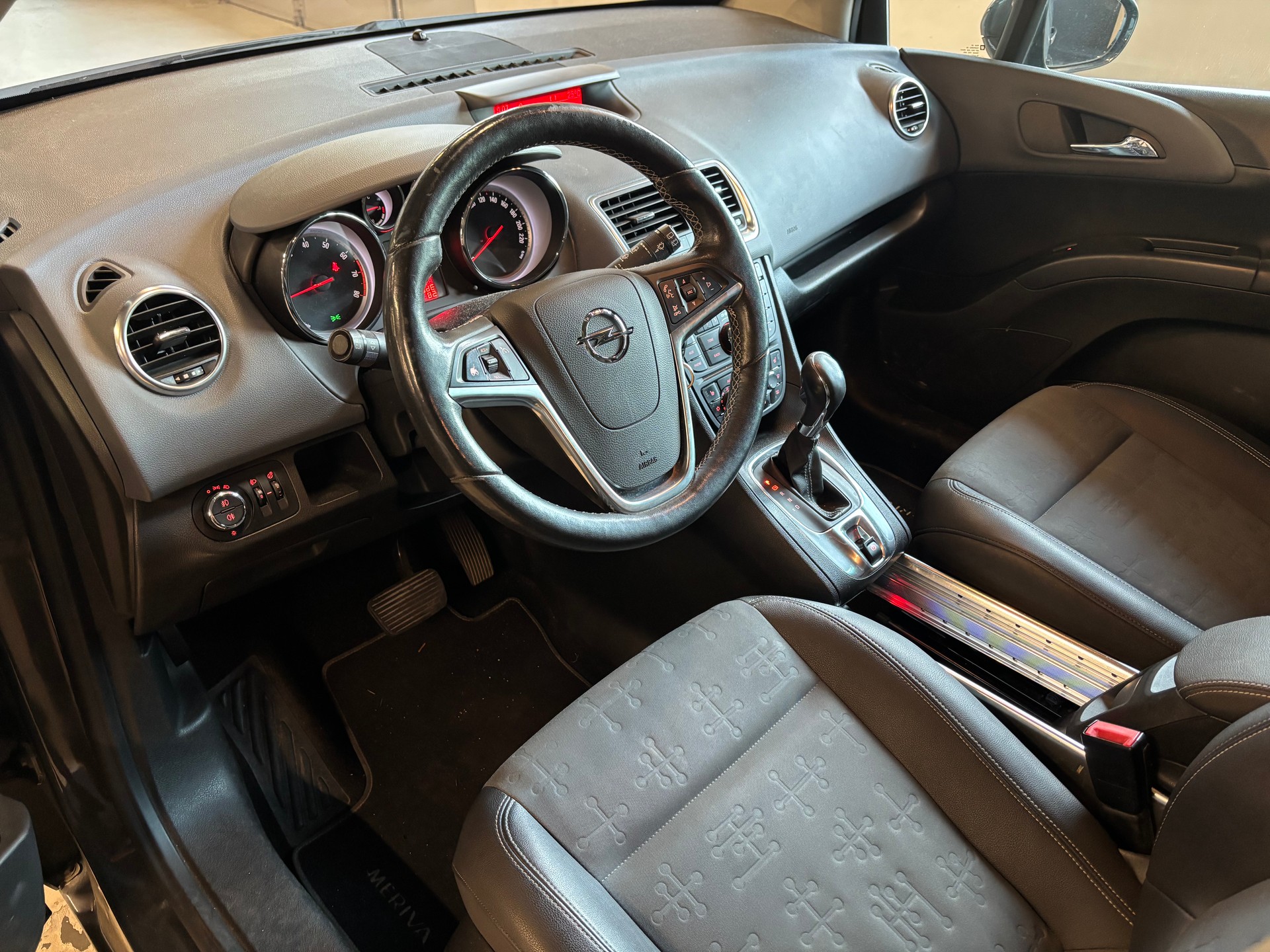 OPEL Meriva 1.4 Turbo Automatic-image-12