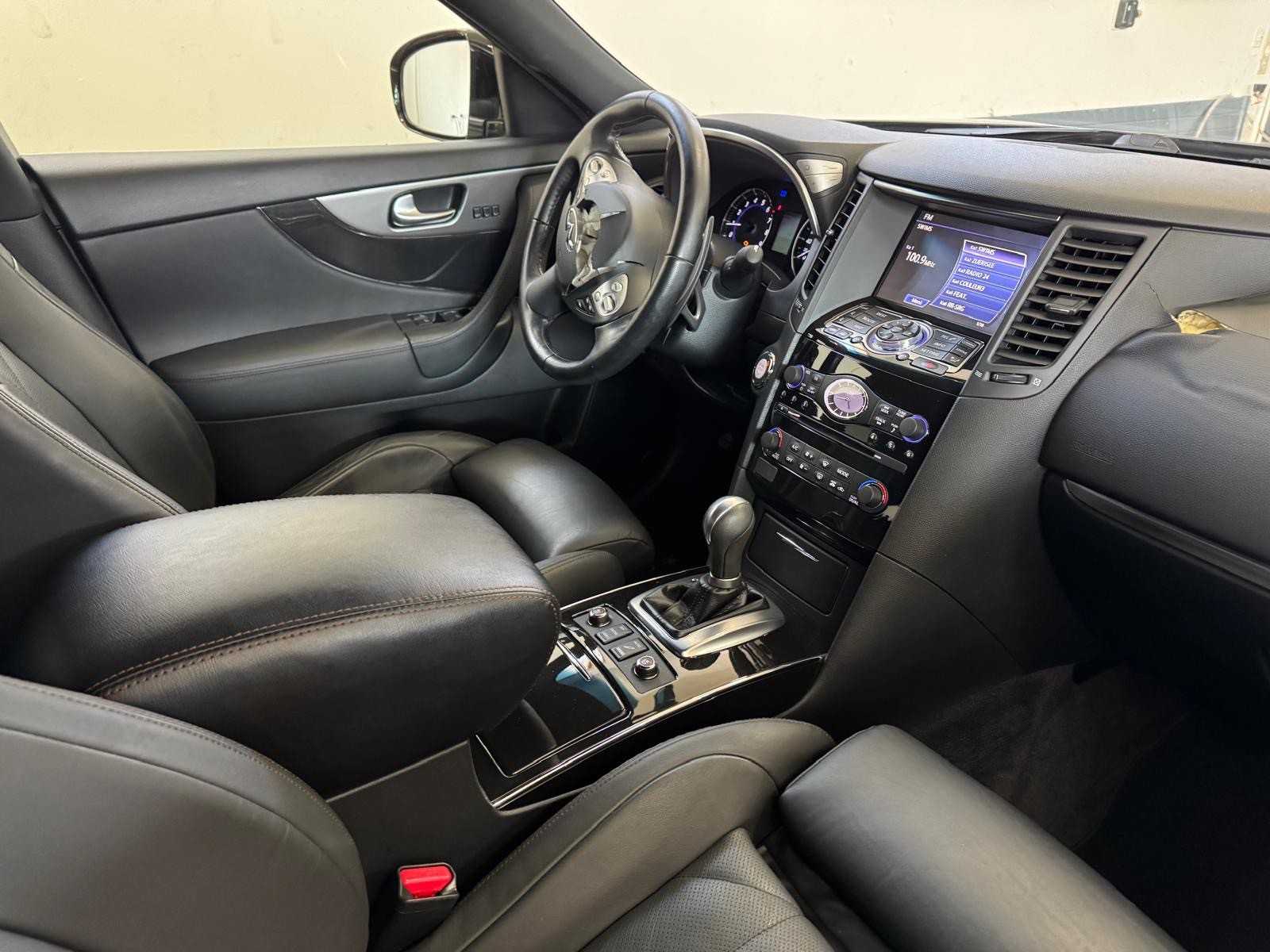 INFINITI QX70 5.0 S Premium AWD Automatic-image-8