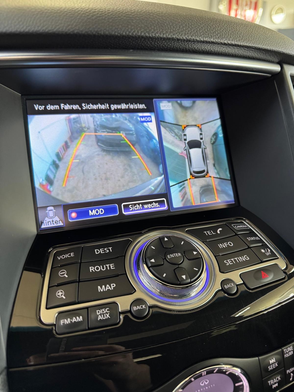 INFINITI QX70 5.0 S Premium AWD Automatic-image-12