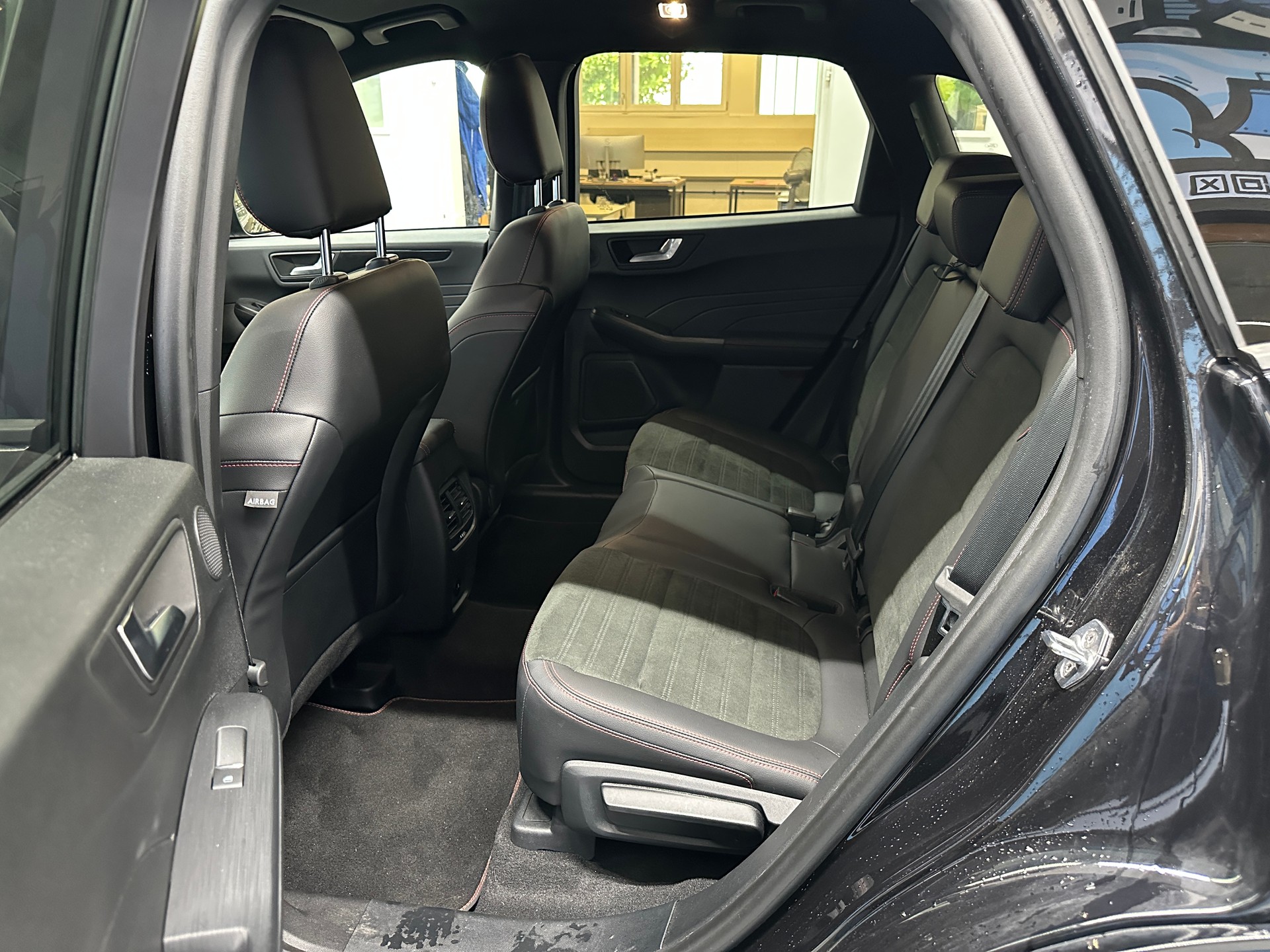 FORD Kuga 2.5 FHEV ST-Line X 4WD-image-8