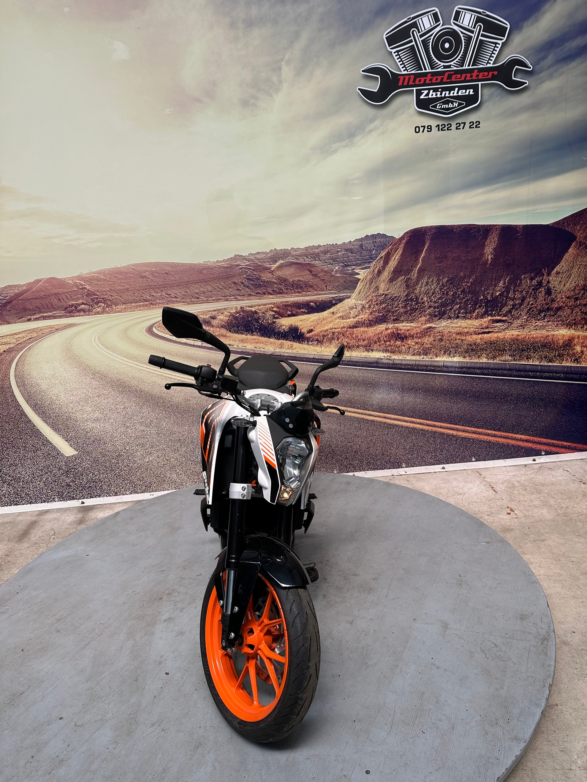 KTM 390 Duke-showroom-element-2