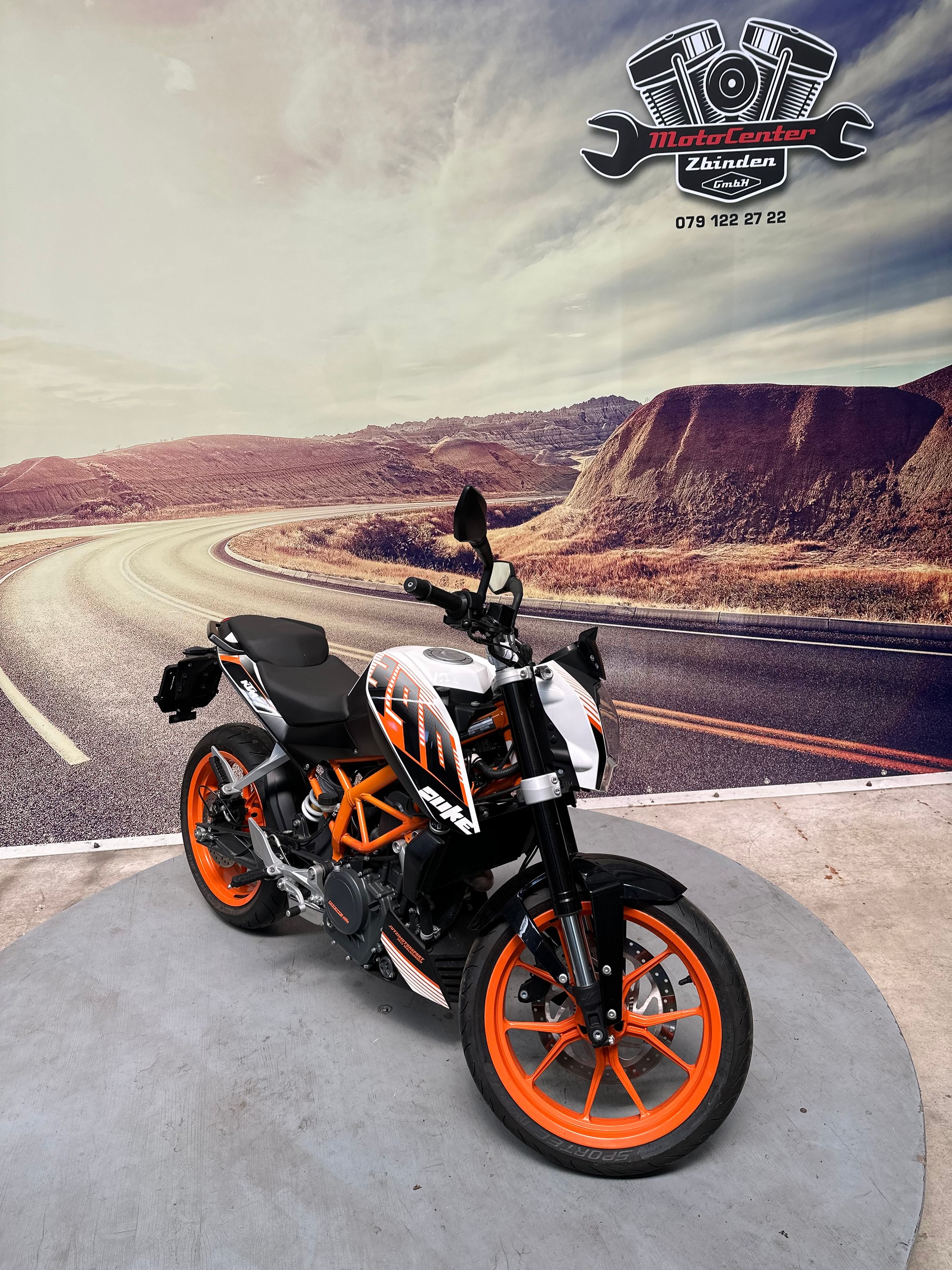 KTM 390 Duke-showroom-element-1