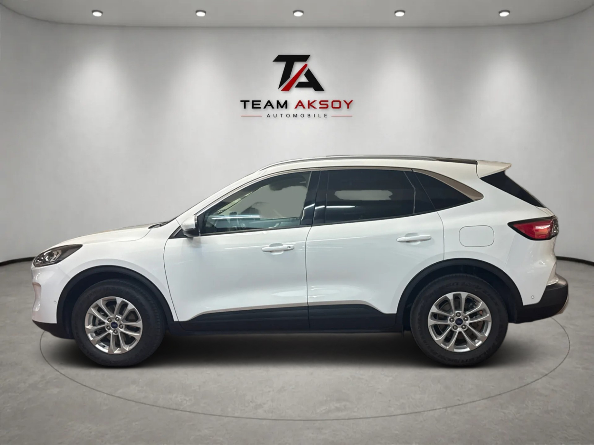 FORD Kuga 2.5 FHEV Titanium 4WD-image-7