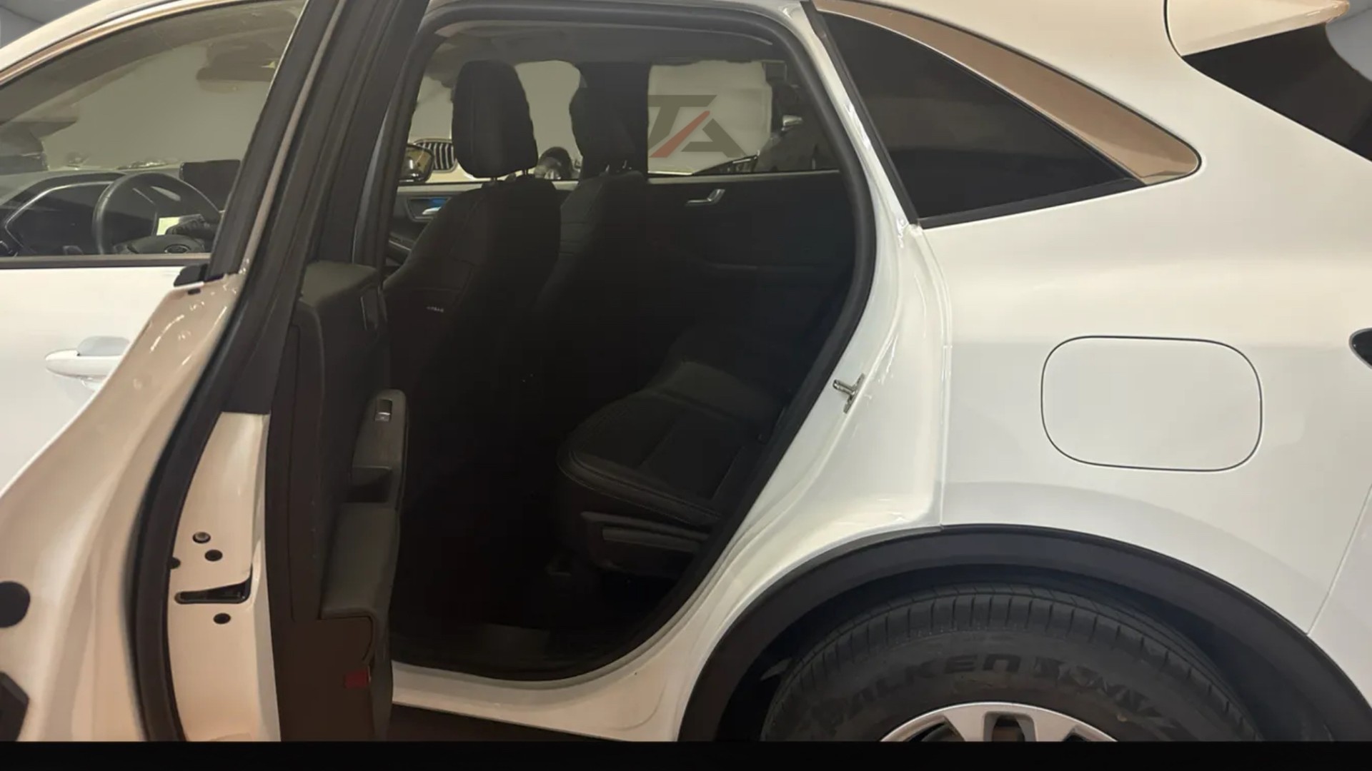 FORD Kuga 2.5 FHEV Titanium 4WD-image-10