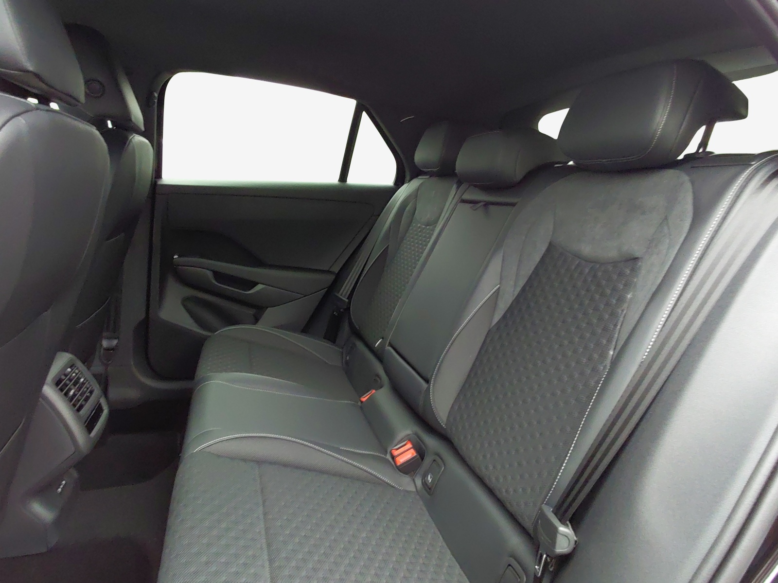 VW T-Roc 1.5 eTSI mHEV R-Line DSG-image-11