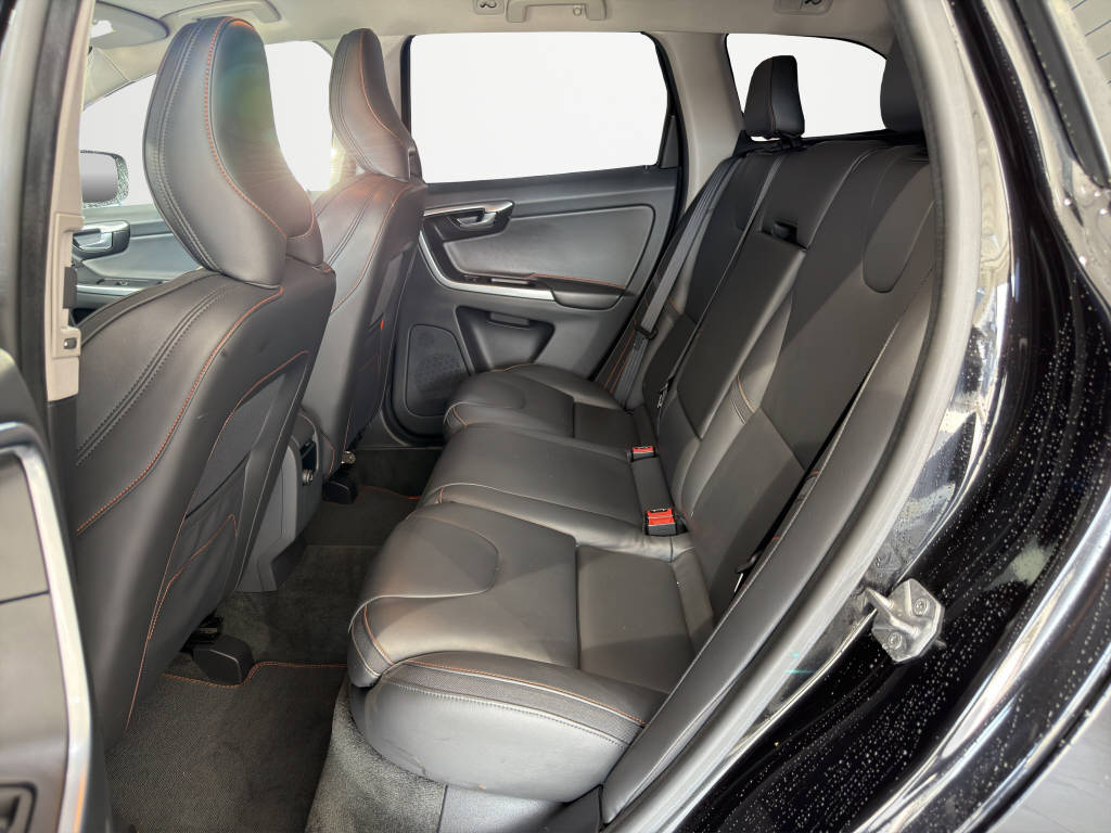 VOLVO XC60 2.4 D5 Ocean Race AWD S/S-image-13