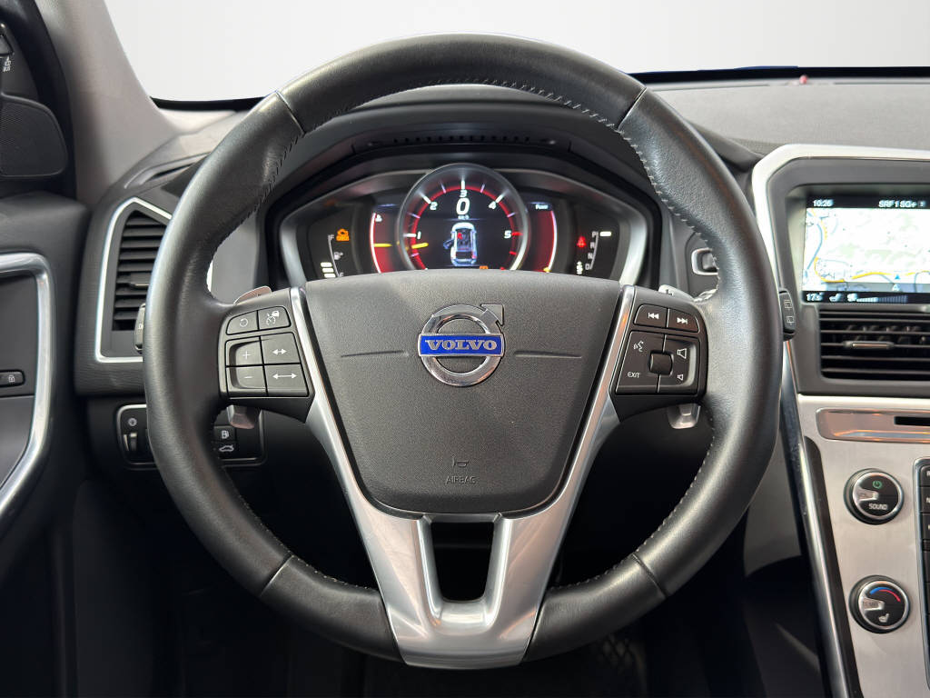 VOLVO XC60 2.4 D5 Ocean Race AWD S/S-image-9
