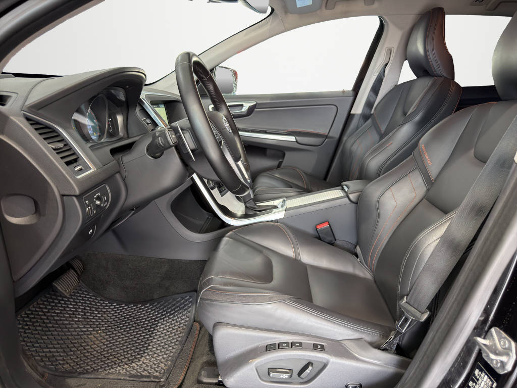 VOLVO XC60 2.4 D5 Ocean Race AWD S/S-image-8