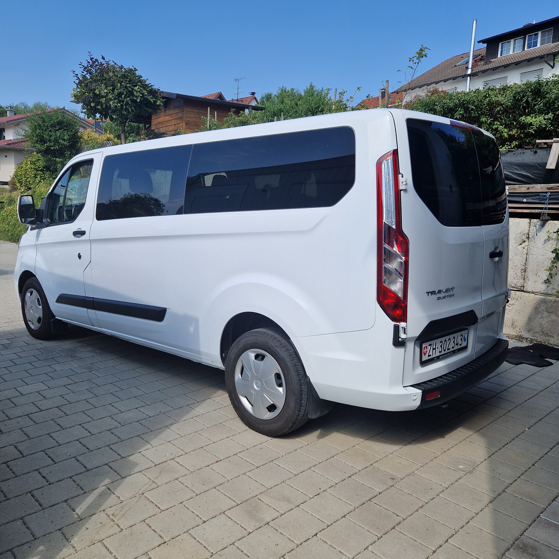 FORD 9 Sitzer-image-2