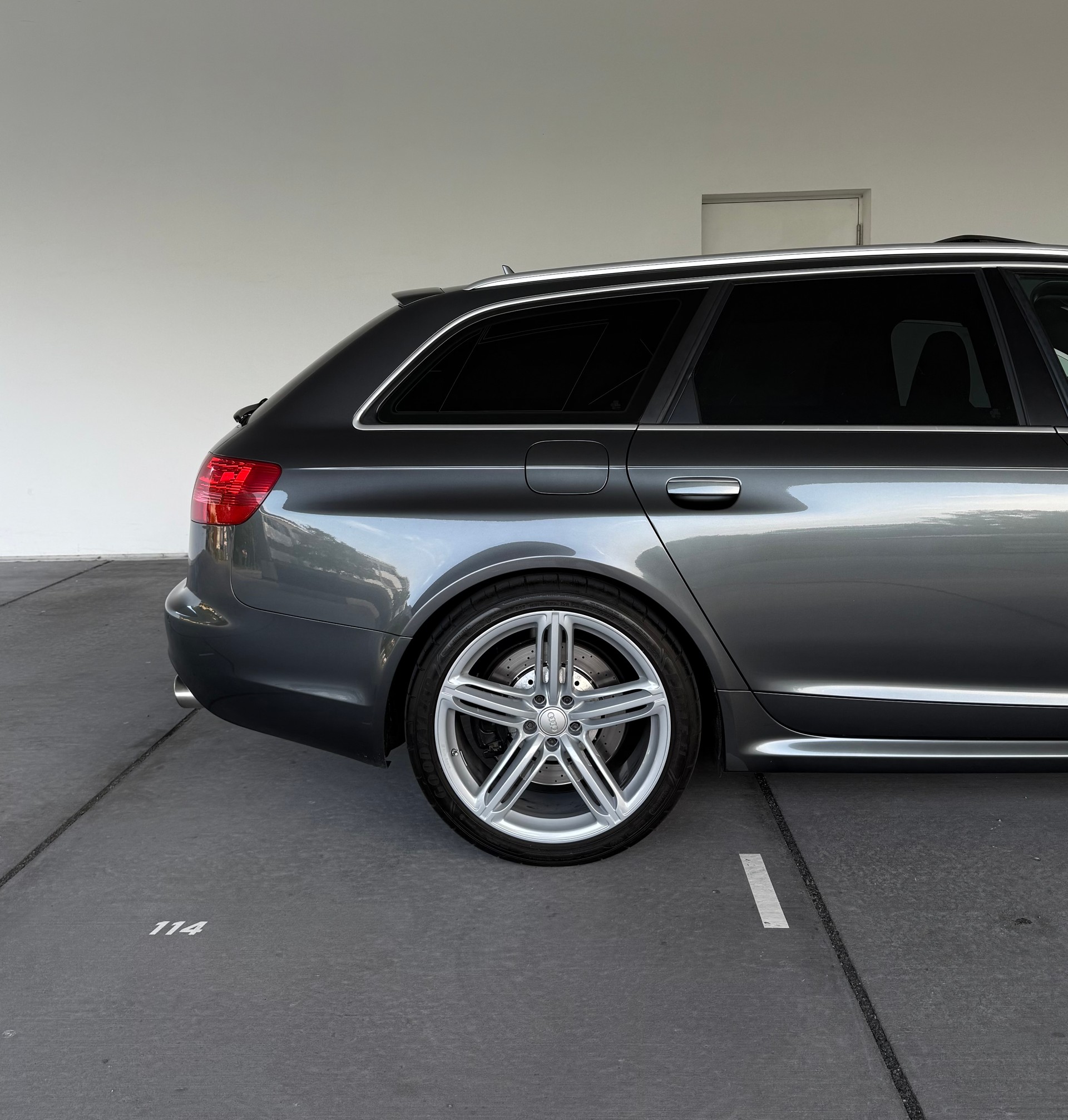 AUDI RS6 Avant 5.0 TFSI V10 quattro tiptronic-image-9
