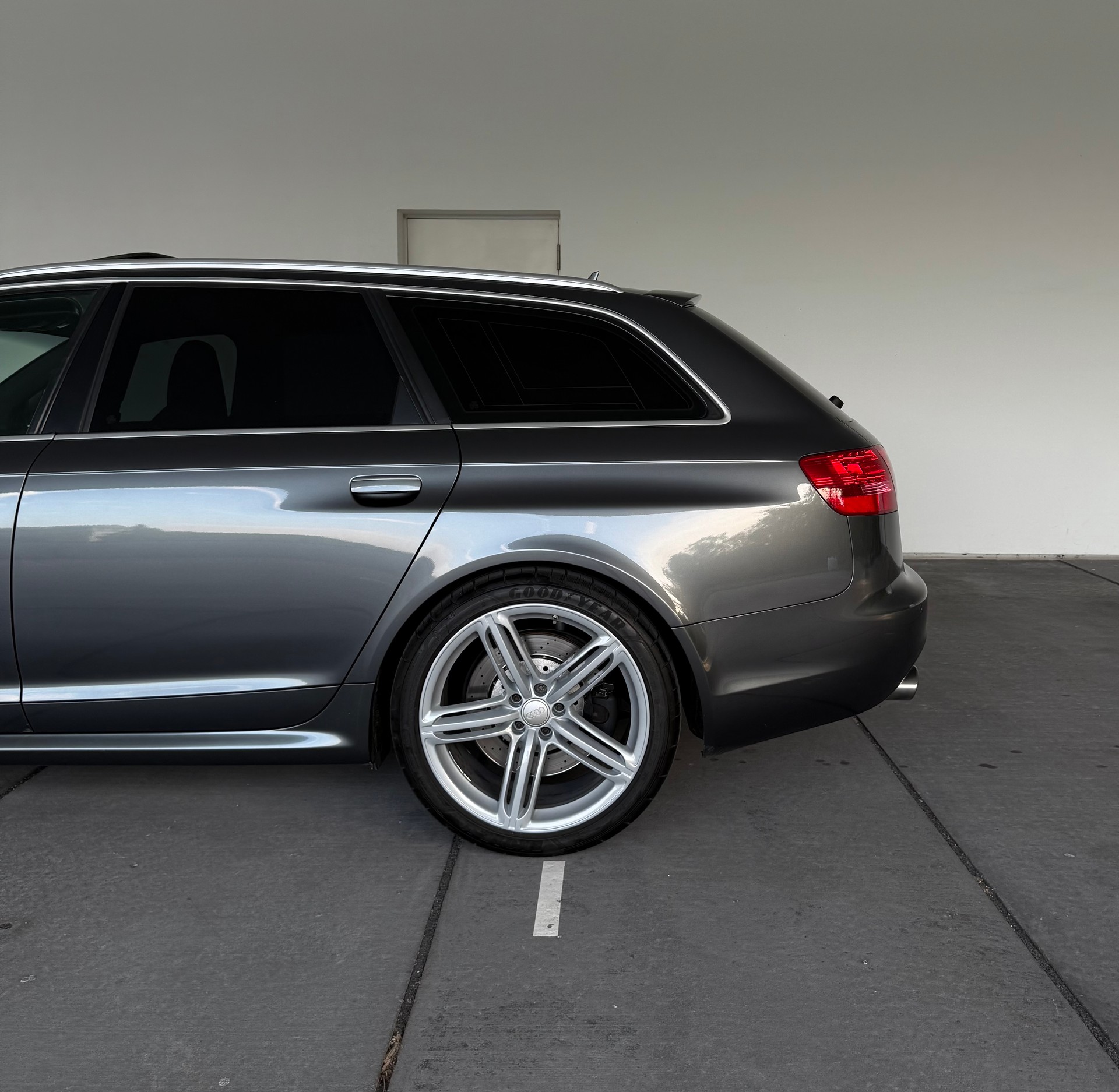 AUDI RS6 Avant 5.0 TFSI V10 quattro tiptronic-image-5