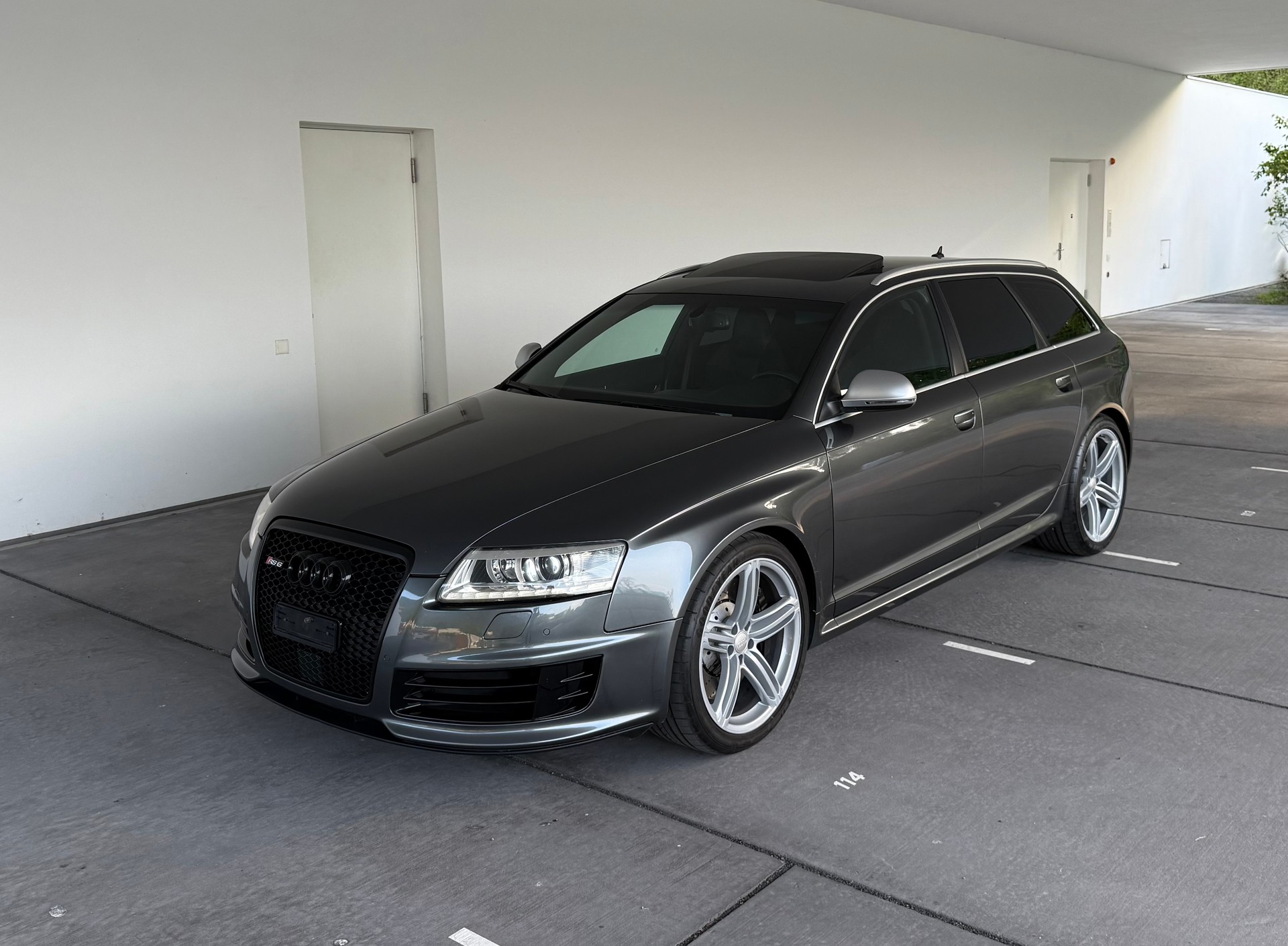 AUDI RS6 Avant 5.0 TFSI V10 quattro tiptronic-image-1