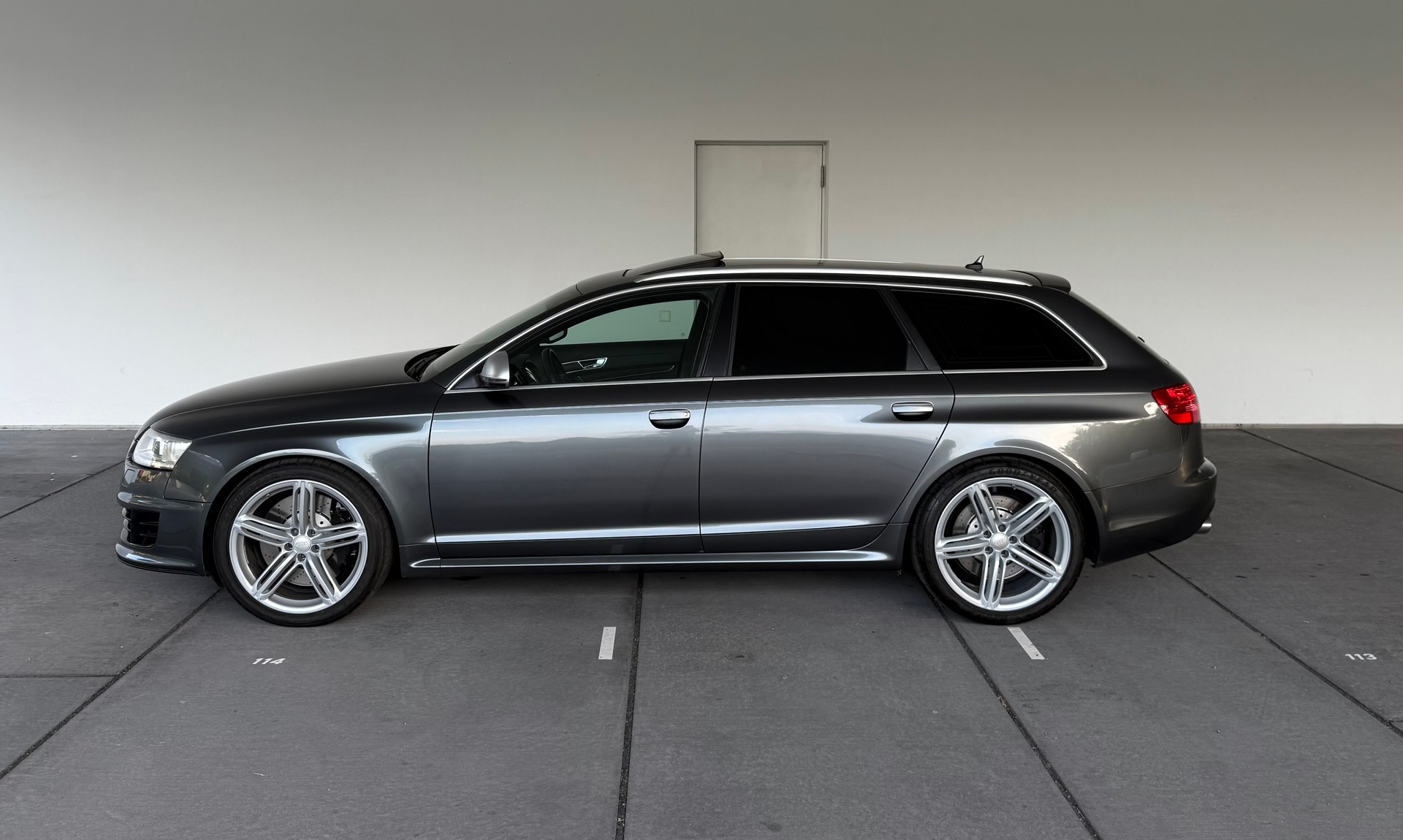 AUDI RS6 Avant 5.0 TFSI V10 quattro tiptronic-image-3