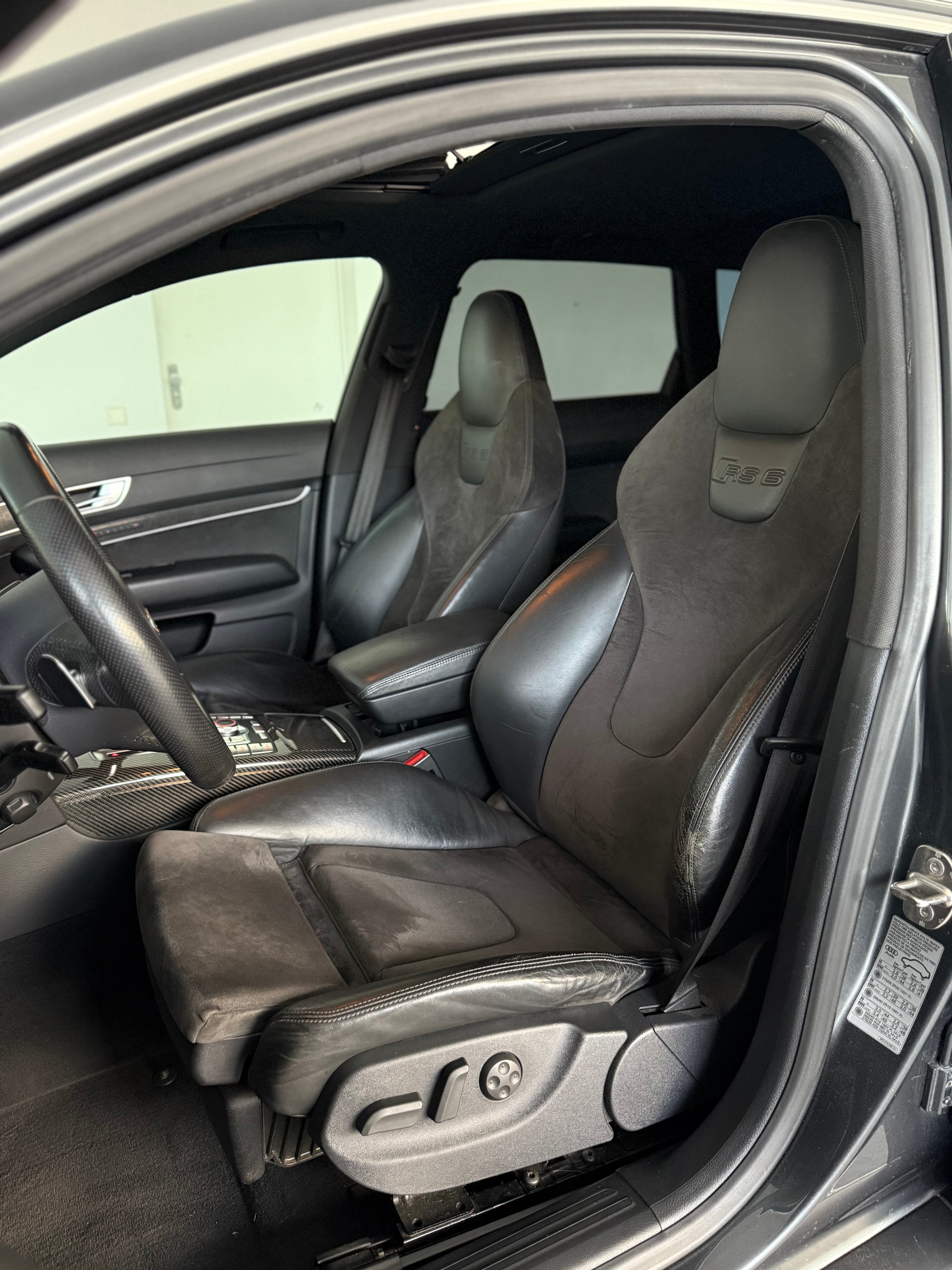 AUDI RS6 Avant 5.0 TFSI V10 quattro tiptronic-image-11