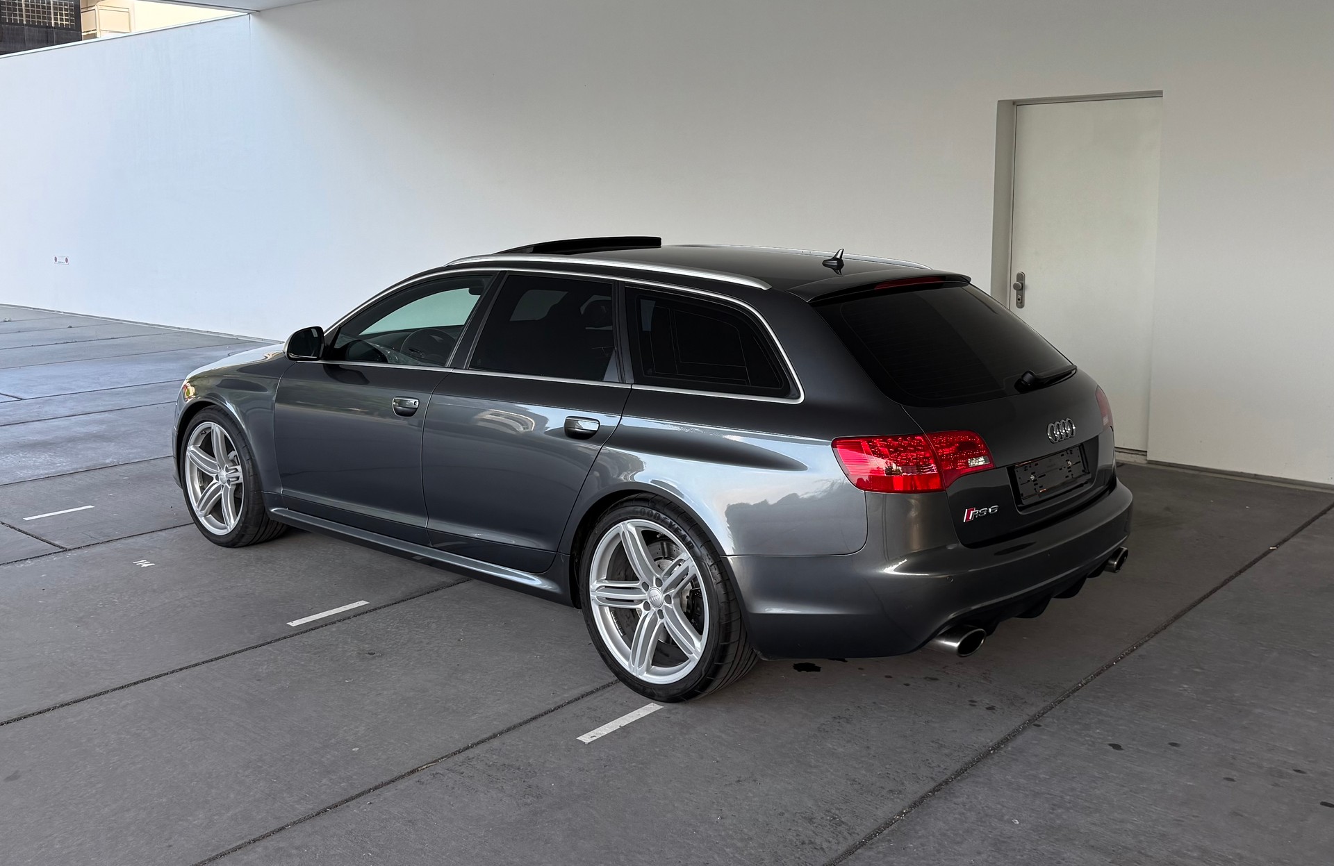 AUDI RS6 Avant 5.0 TFSI V10 quattro tiptronic-image-4