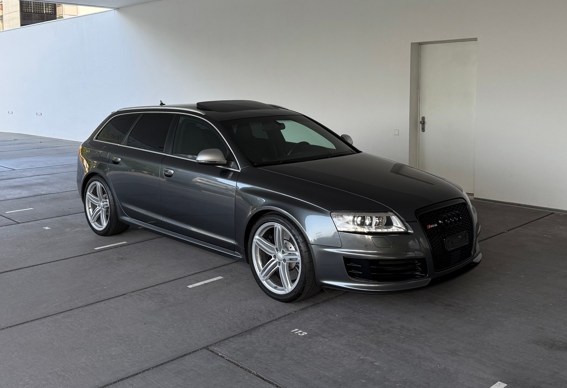 AUDI RS6 Avant 5.0 TFSI V10 quattro tiptronic-image-6