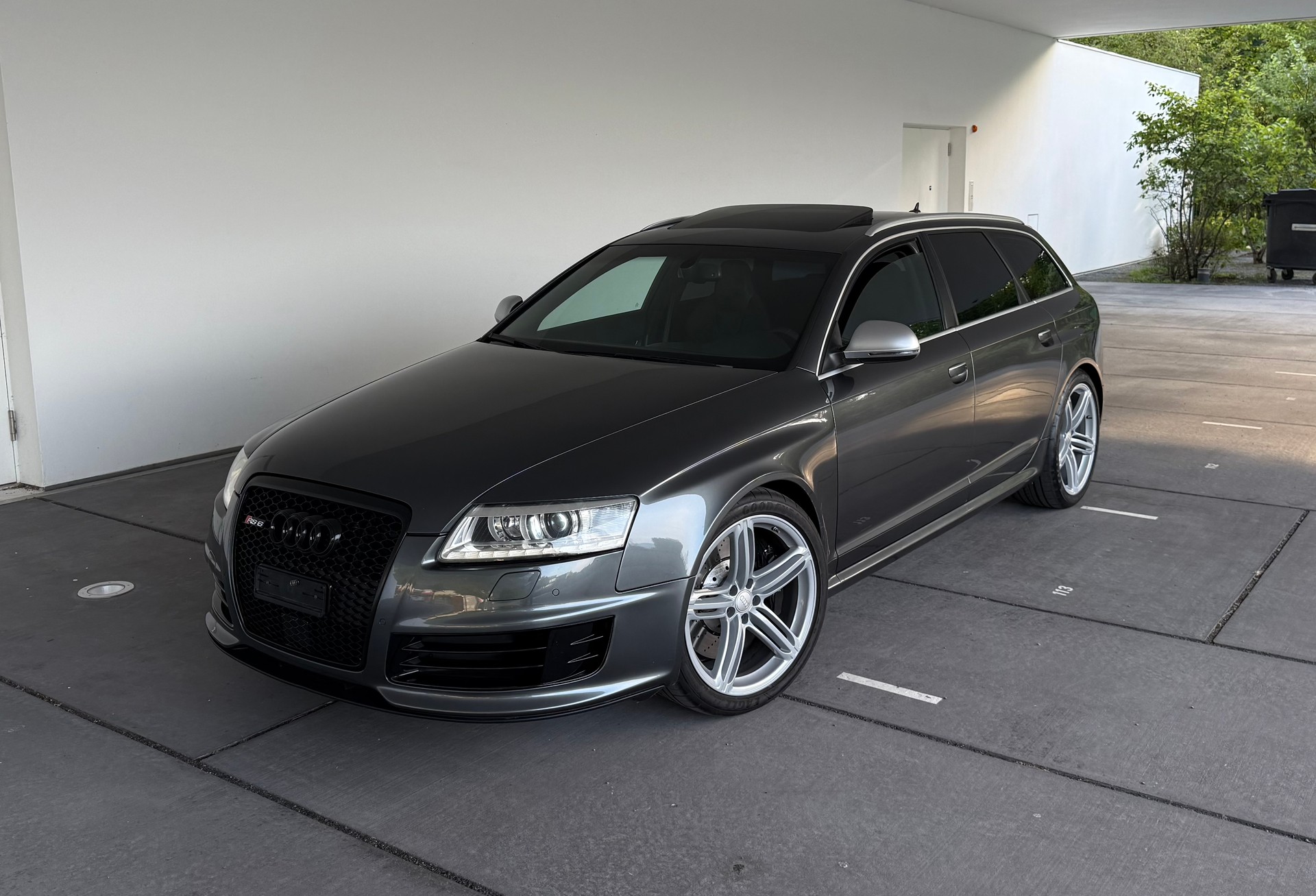 AUDI RS6 Avant 5.0 TFSI V10 quattro tiptronic-image-0