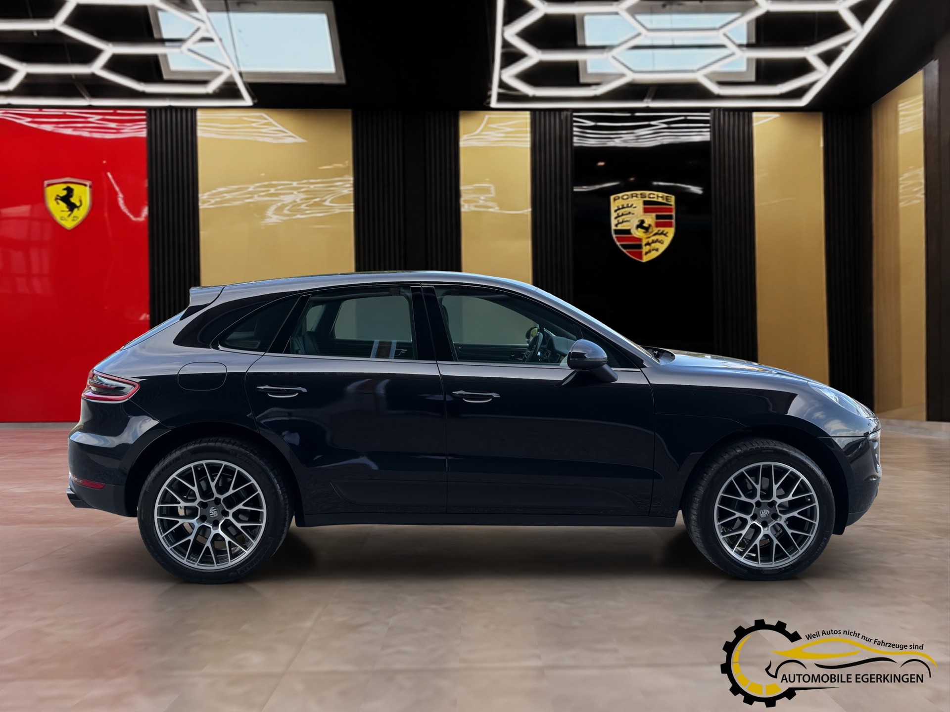 PORSCHE Macan 2.0-showroom-element-3