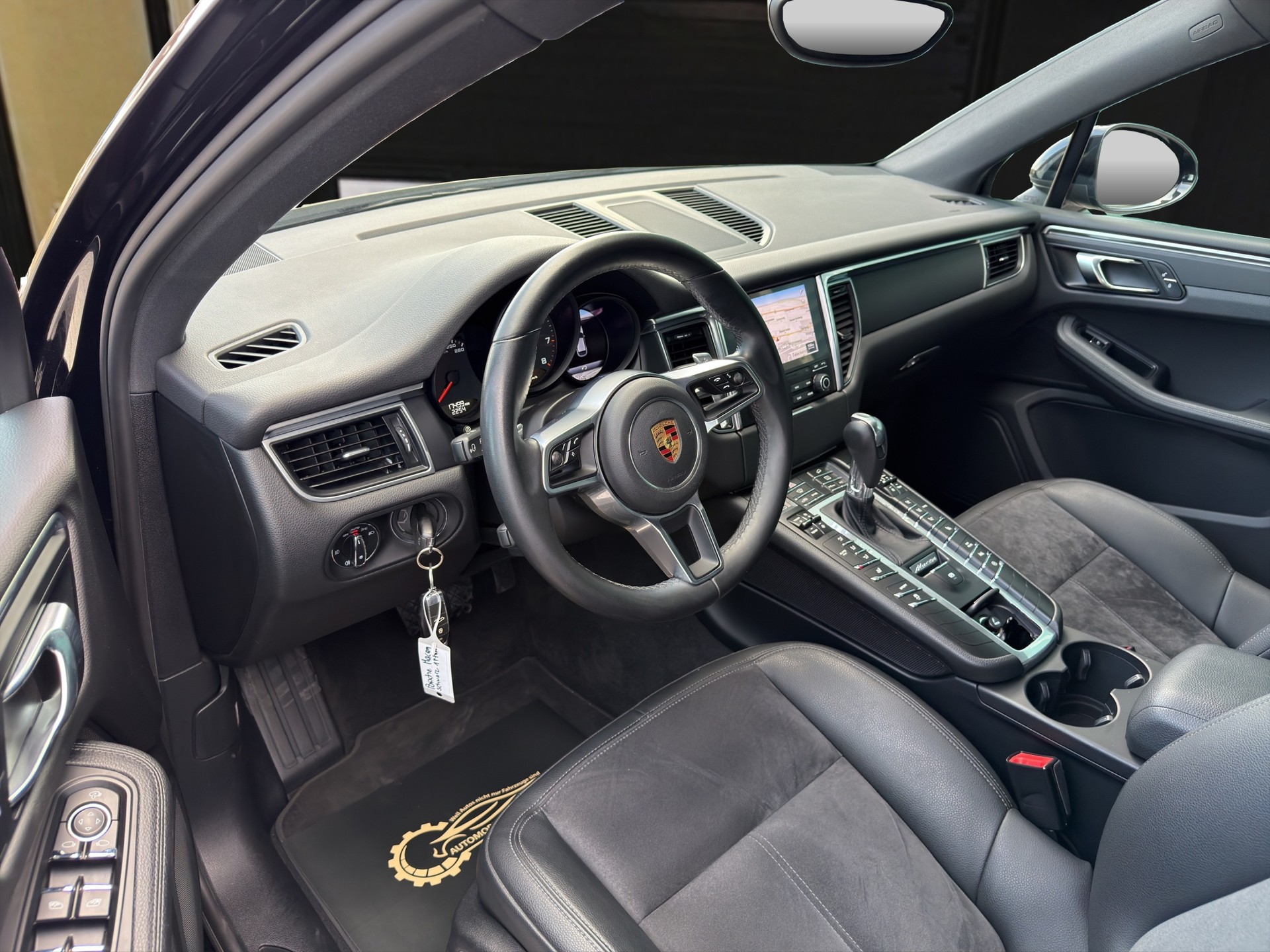 PORSCHE Macan 2.0-image-8